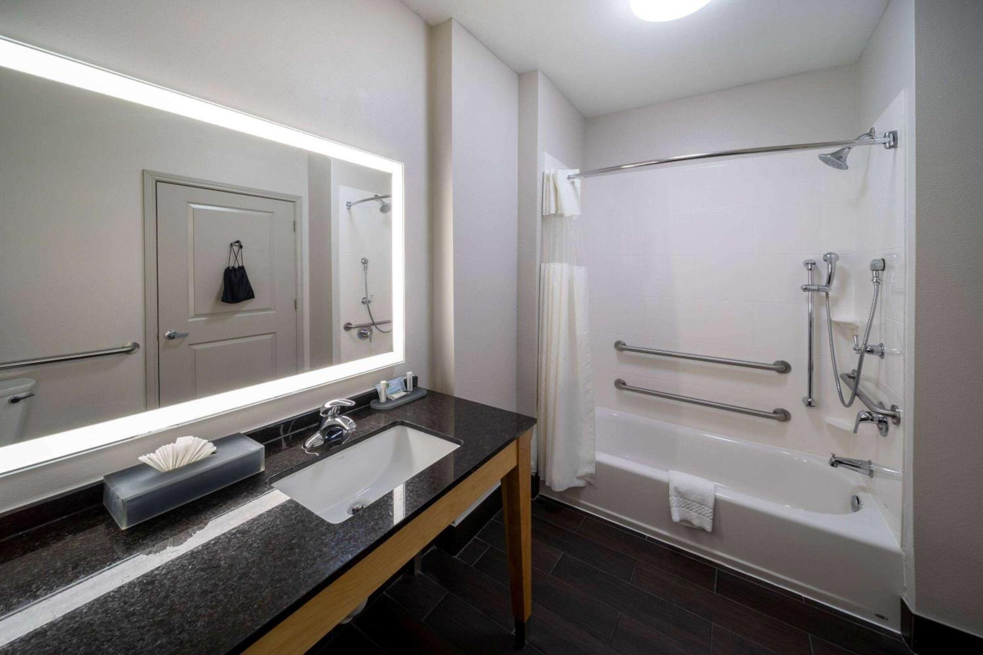 La Quinta by Wyndham Wichita Falls - MSU Area photo 26