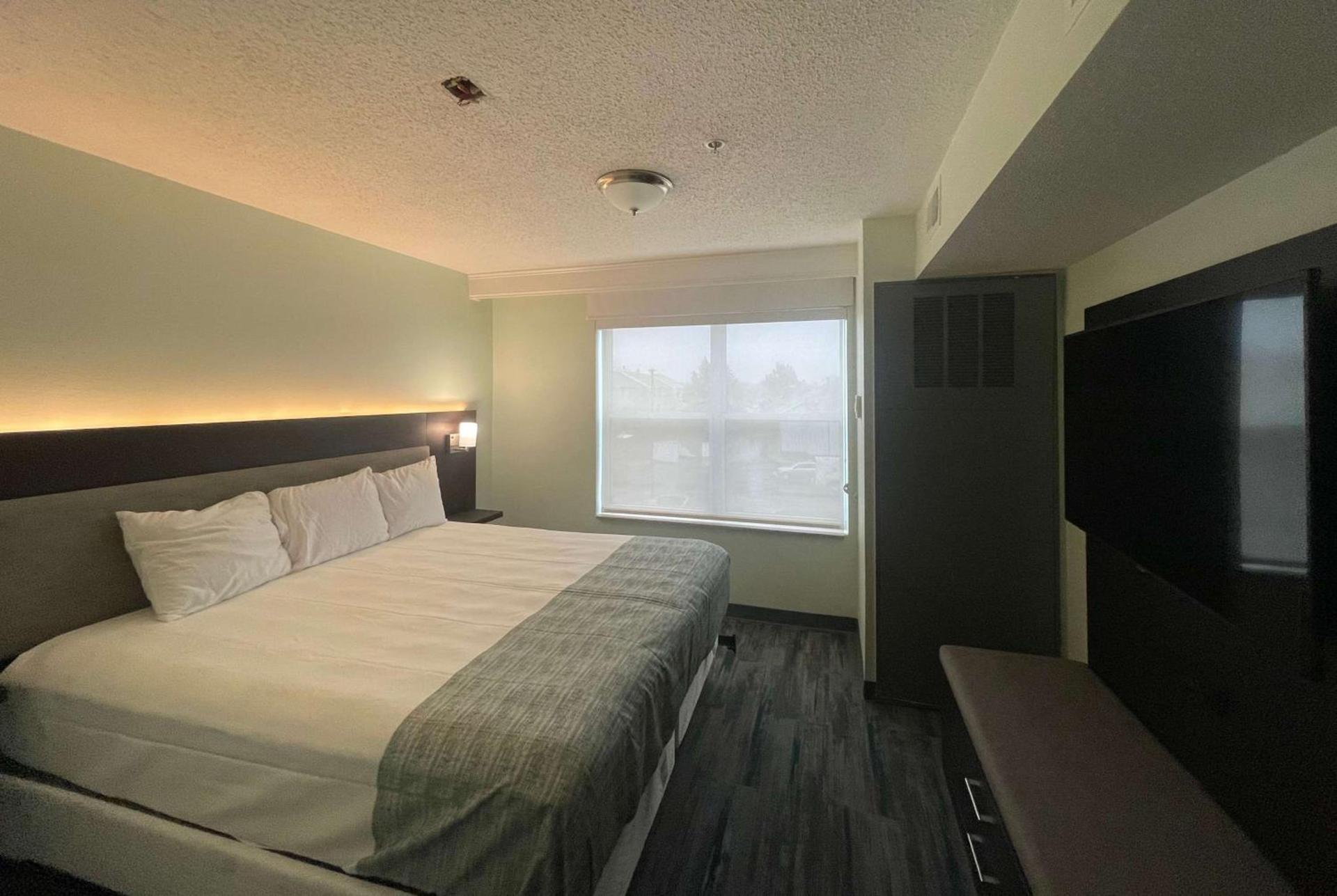 Wingate by Wyndham Waldorf - Washington DC Area photo 12