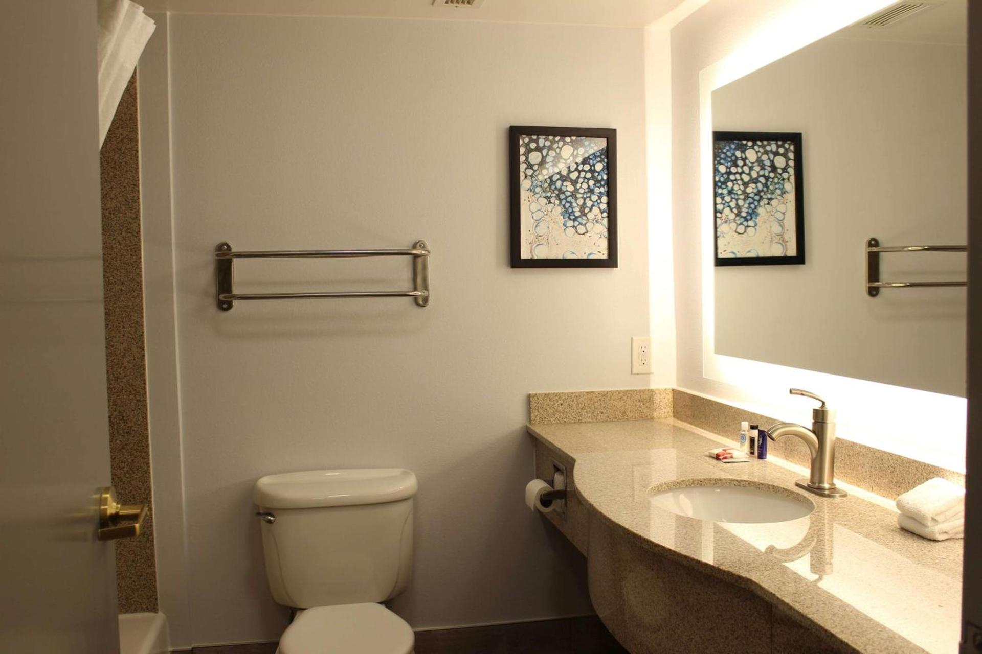 Wingate by Wyndham Waldorf - Washington DC Area photo 24
