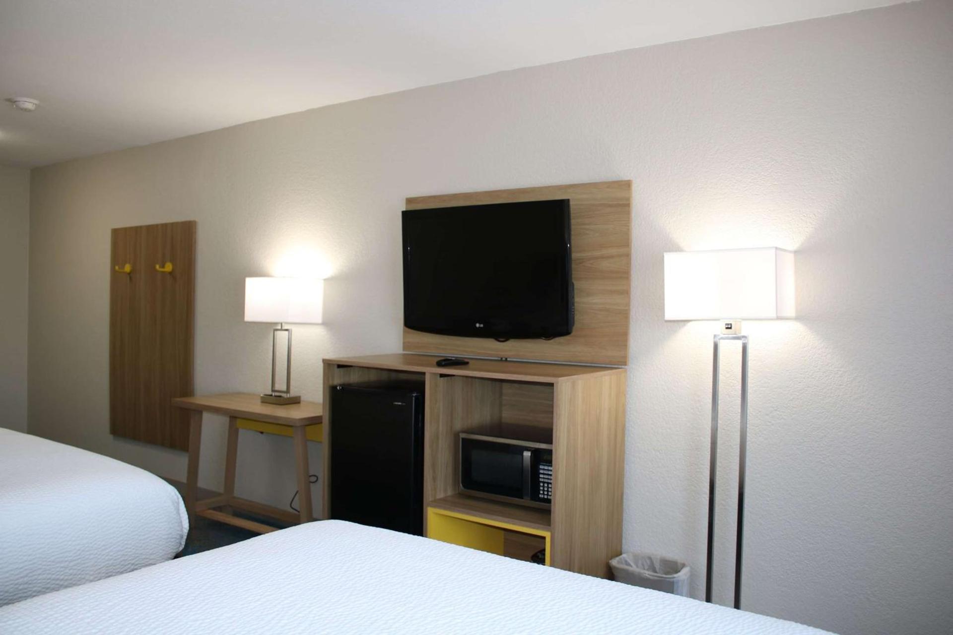 Days Inn by Wyndham Waco University Area photo 7