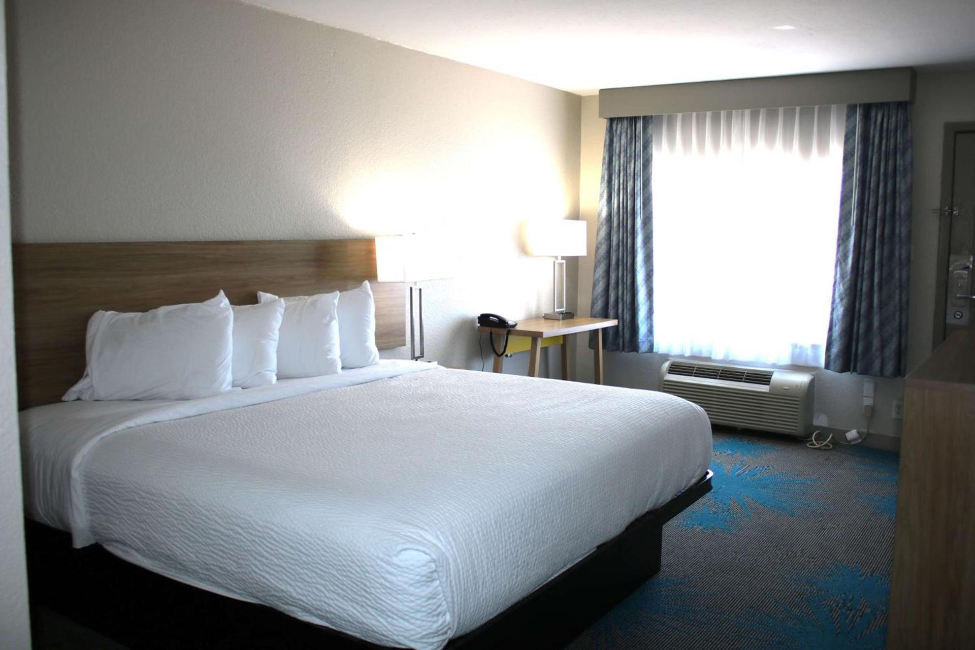 Days Inn by Wyndham Waco University Area photo 9