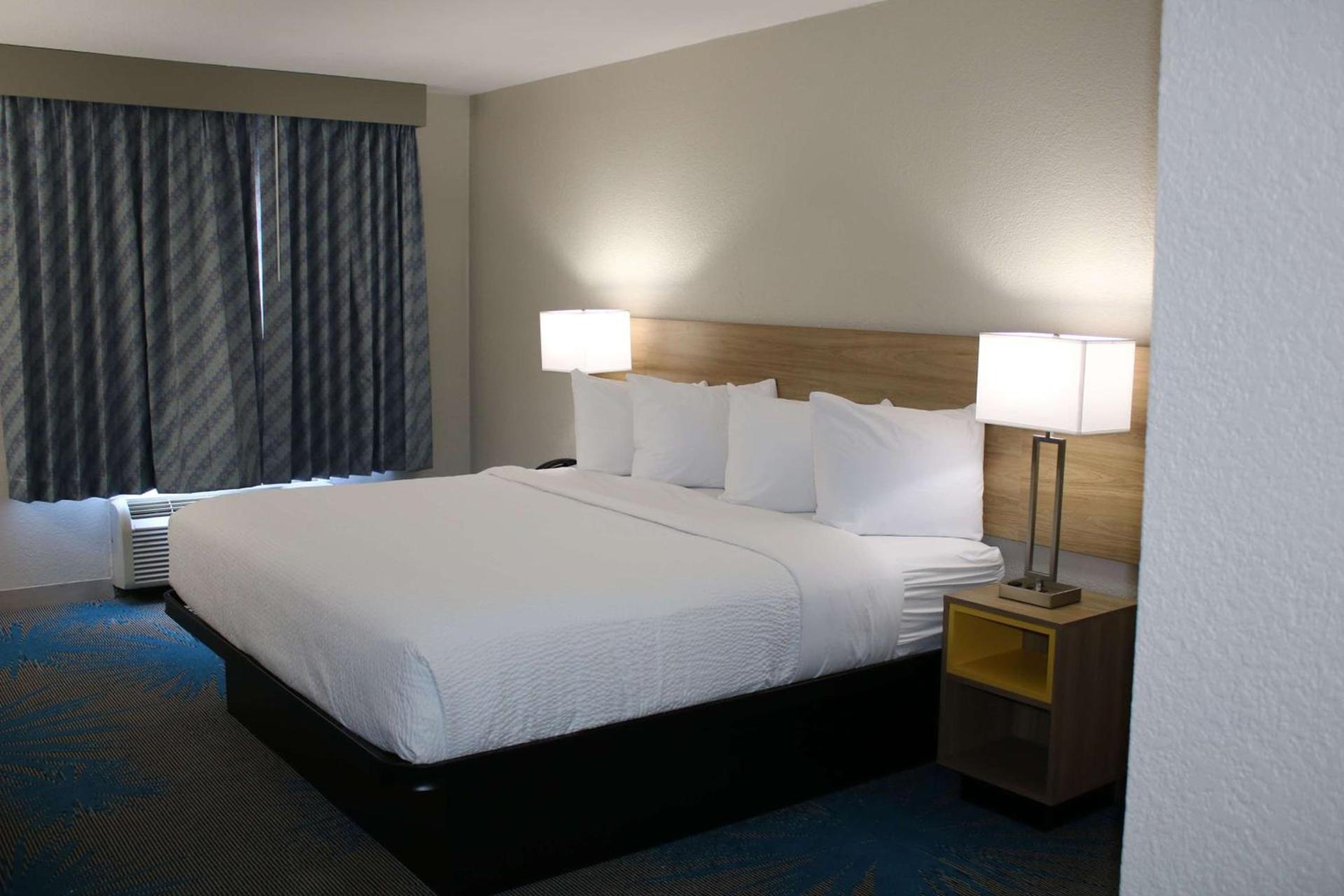 Days Inn by Wyndham Waco University Area photo 15