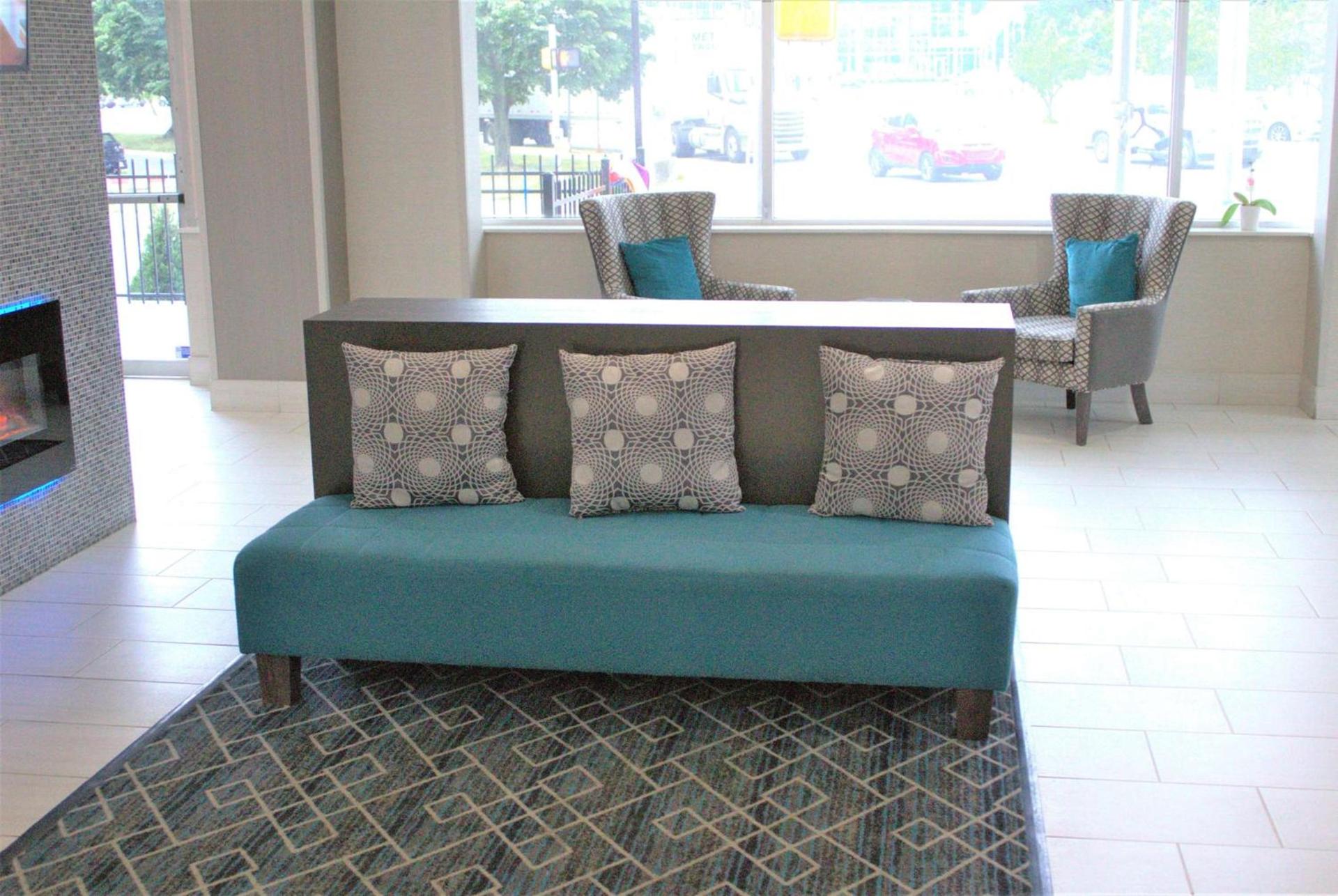 La Quinta Inn & Suites by Wyndham Indianapolis Downtown photo 4
