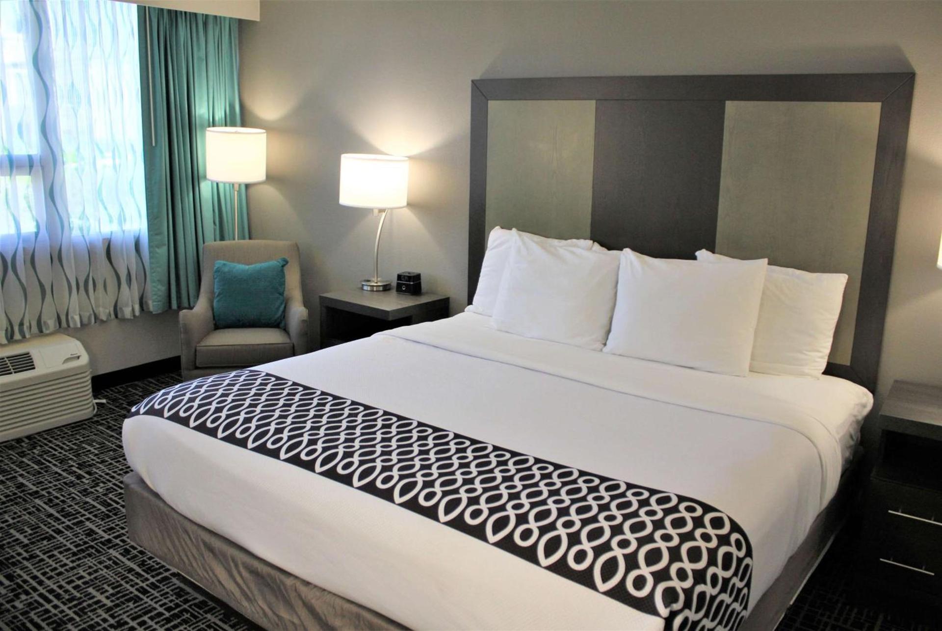 La Quinta Inn & Suites by Wyndham Indianapolis Downtown photo 11