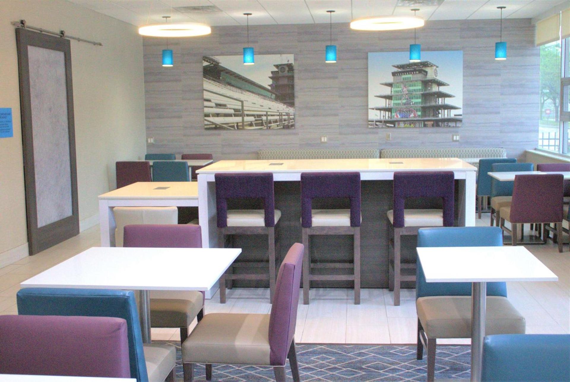 La Quinta Inn & Suites by Wyndham Indianapolis Downtown photo 18