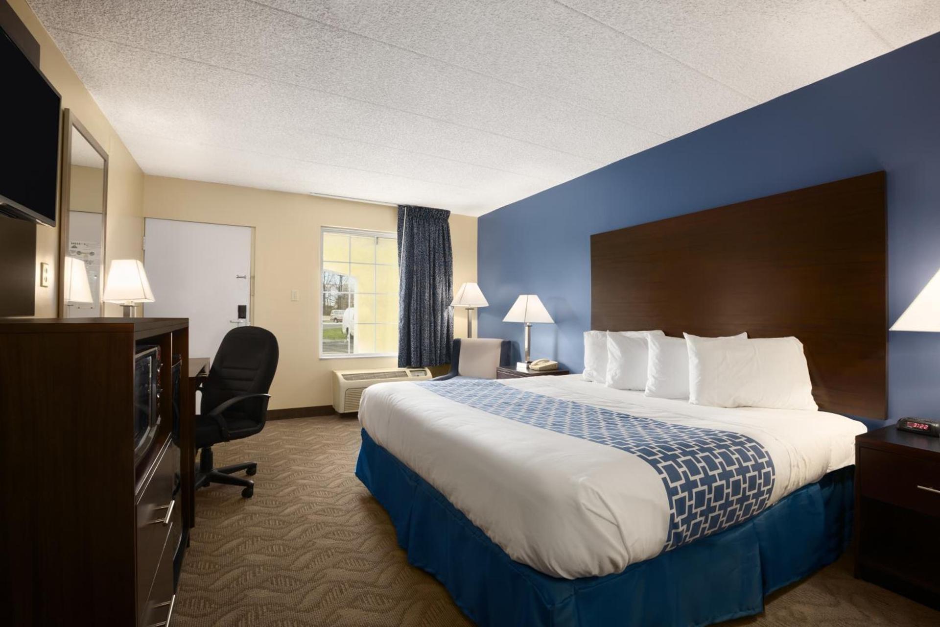 Days Inn & Suites by Wyndham Cherry Hill - Philadelphia photo 36