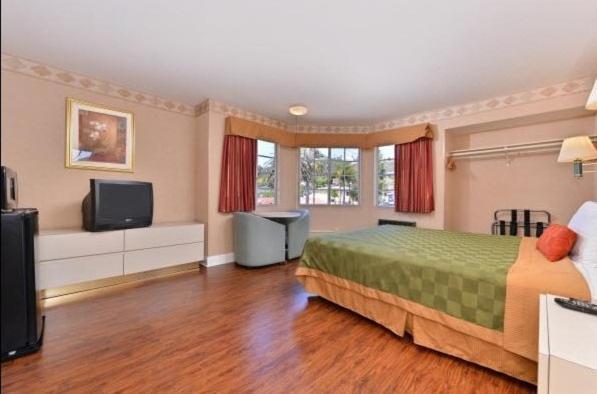 Americas Best Value Inn San Clemente Beach photo 4