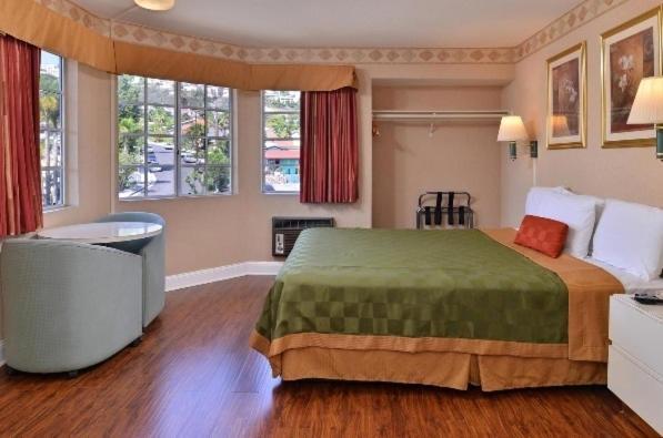Americas Best Value Inn San Clemente Beach photo 3