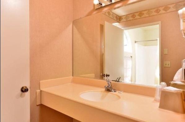 Americas Best Value Inn San Clemente Beach photo 9