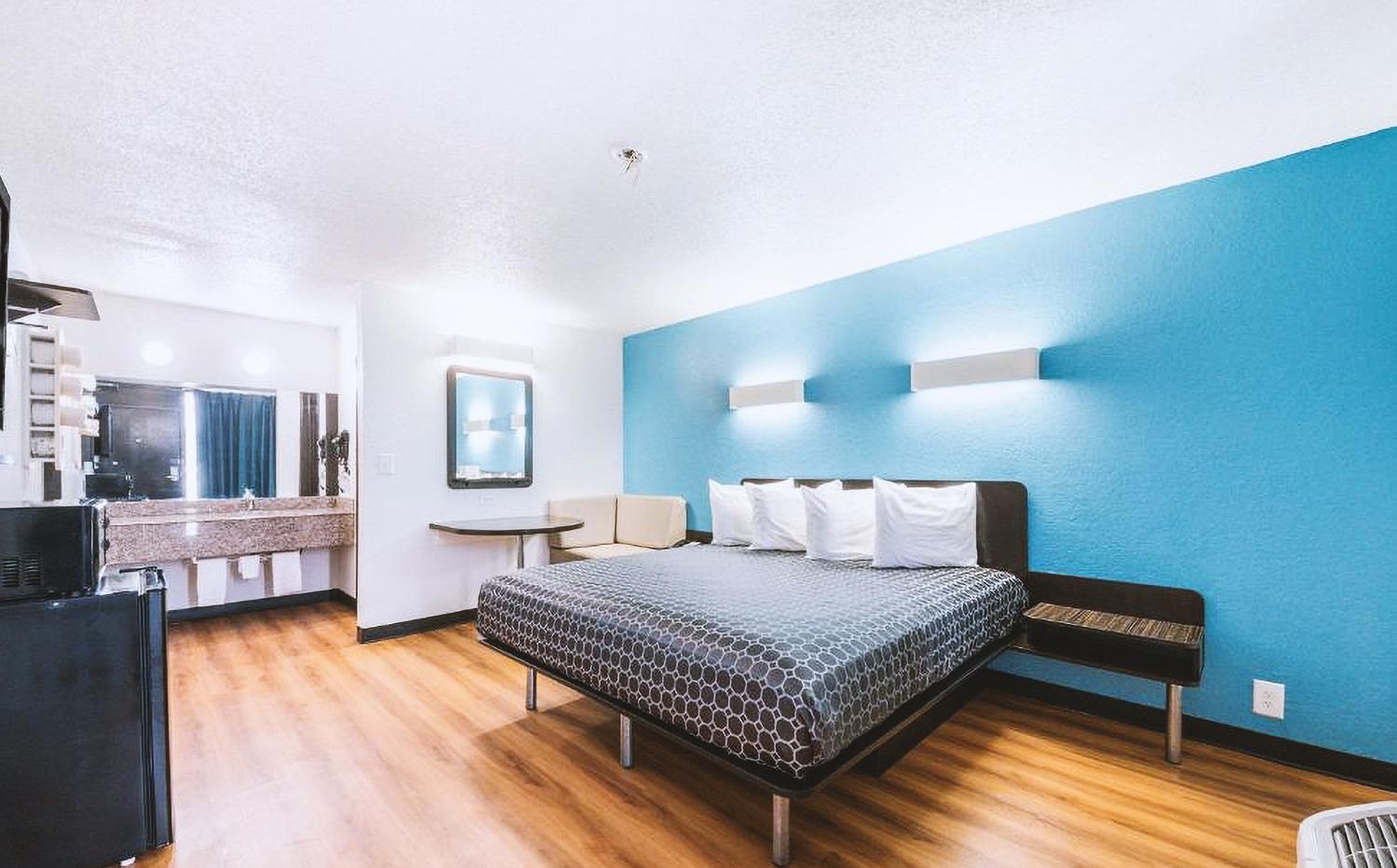 Americas Best Value Inn Beeville photo 26