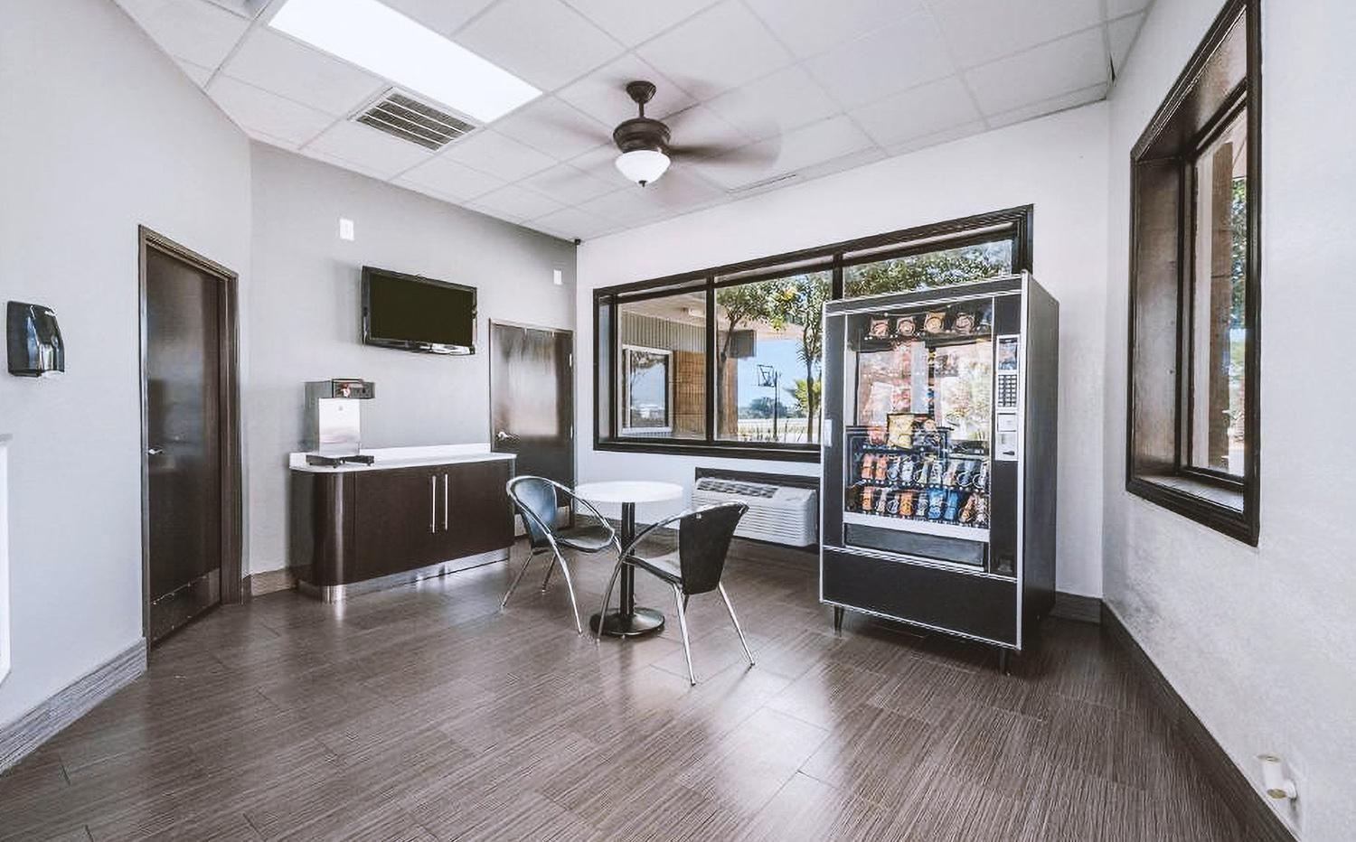 Americas Best Value Inn Beeville photo 15