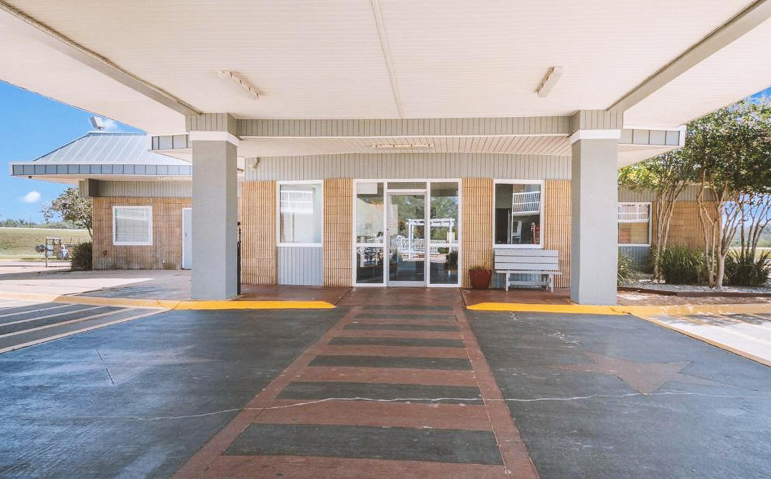 Americas Best Value Inn Beeville photo 9