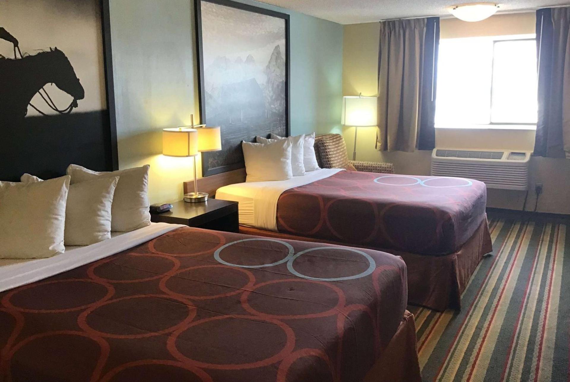 Super 8 by Wyndham Casper East/Evansville photo 3