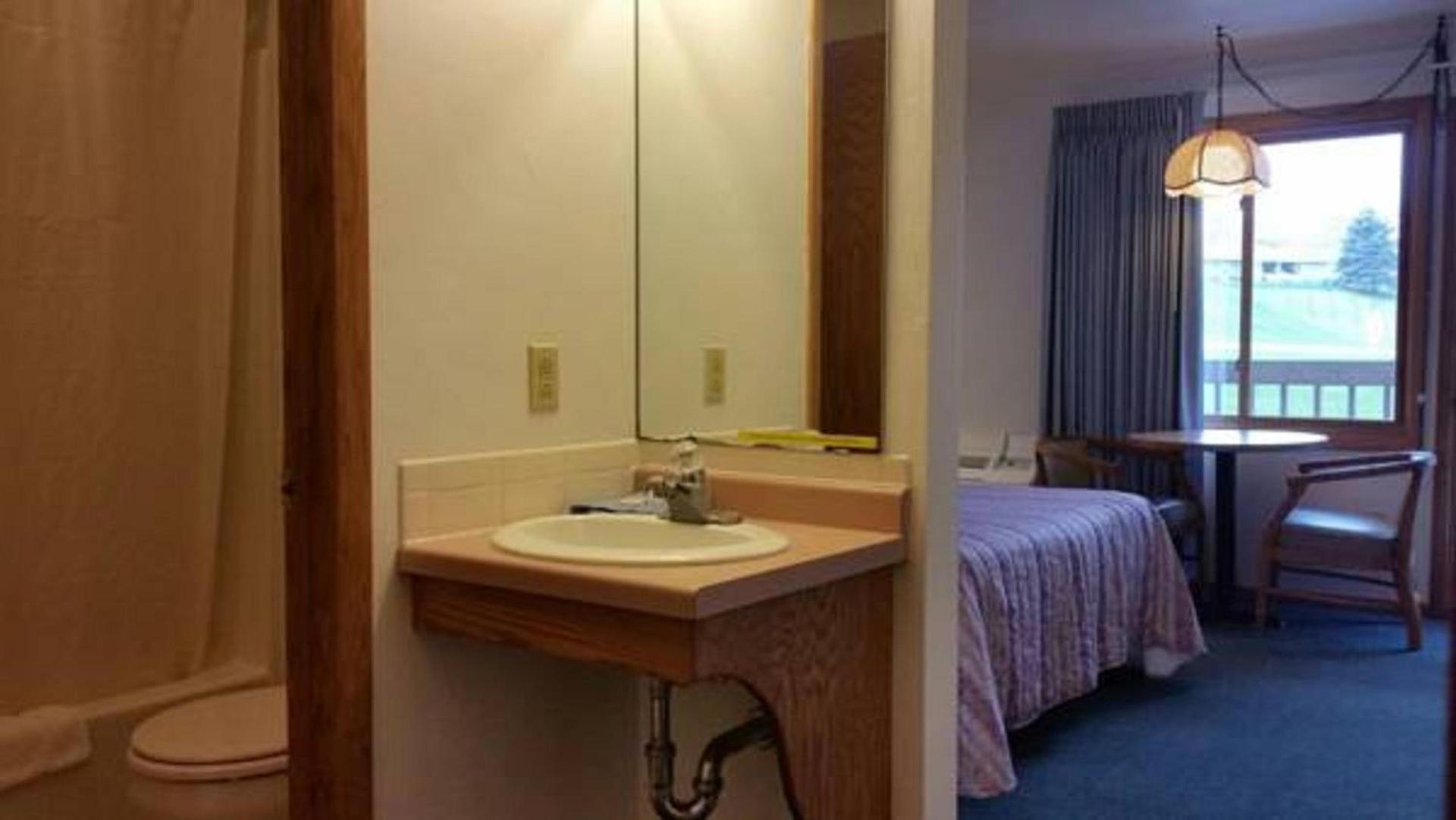 Algoma Beach Motel photo 95