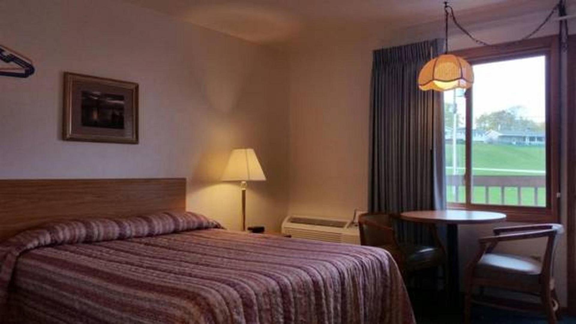 Algoma Beach Motel photo 99