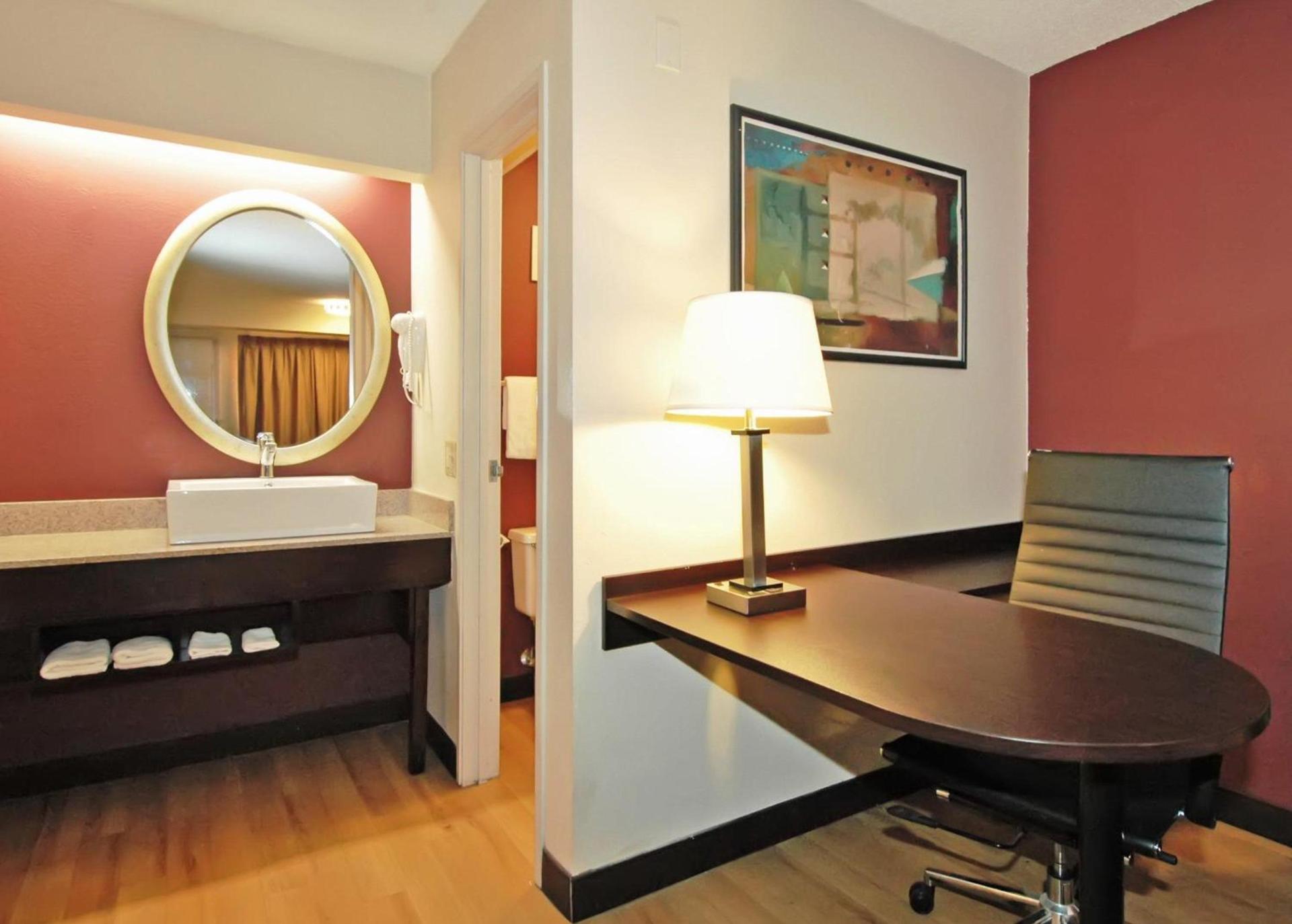Red Roof Inn PLUS Chicago - Hoffman Estates photo 11