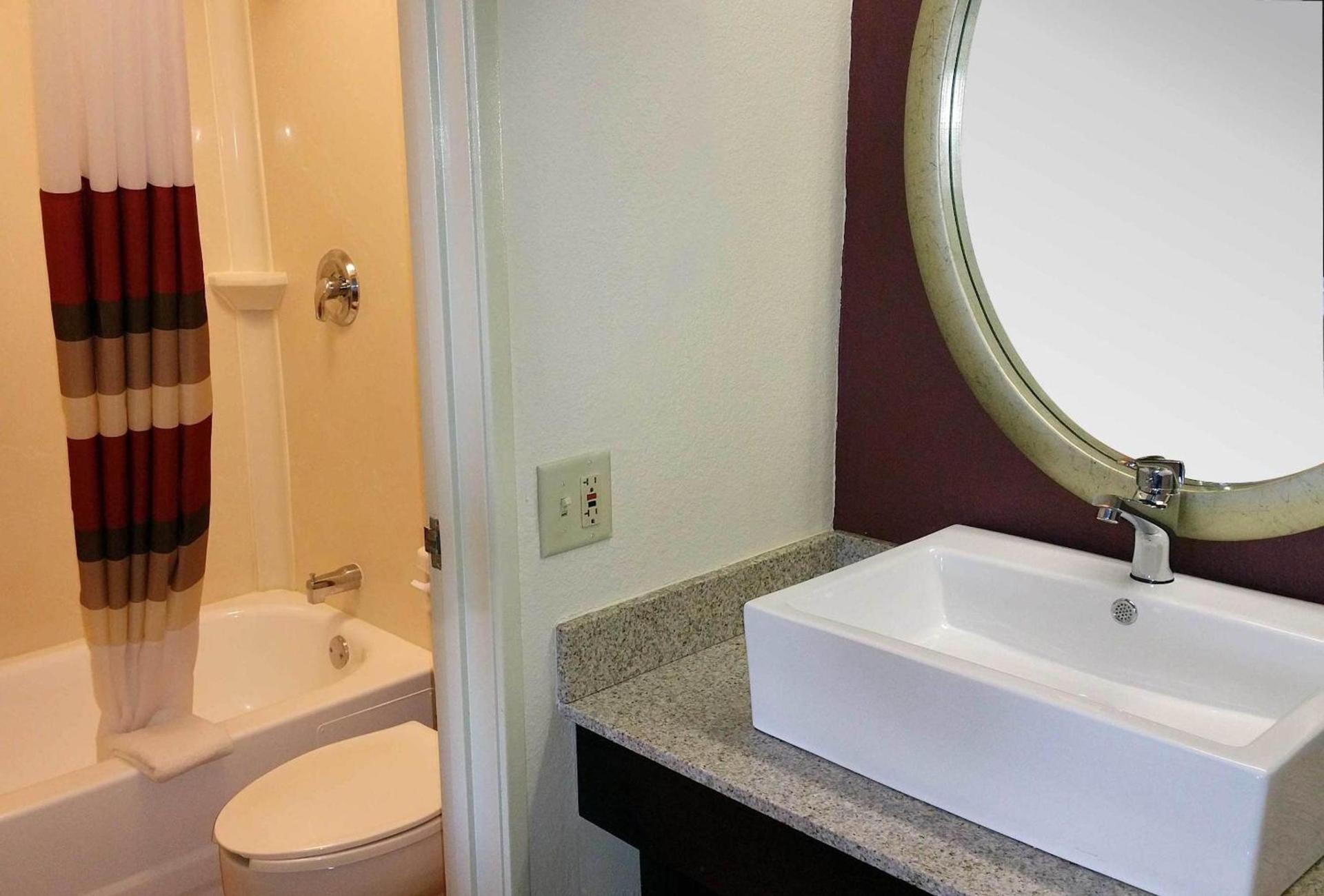 Red Roof Inn PLUS Chicago - Hoffman Estates photo 23