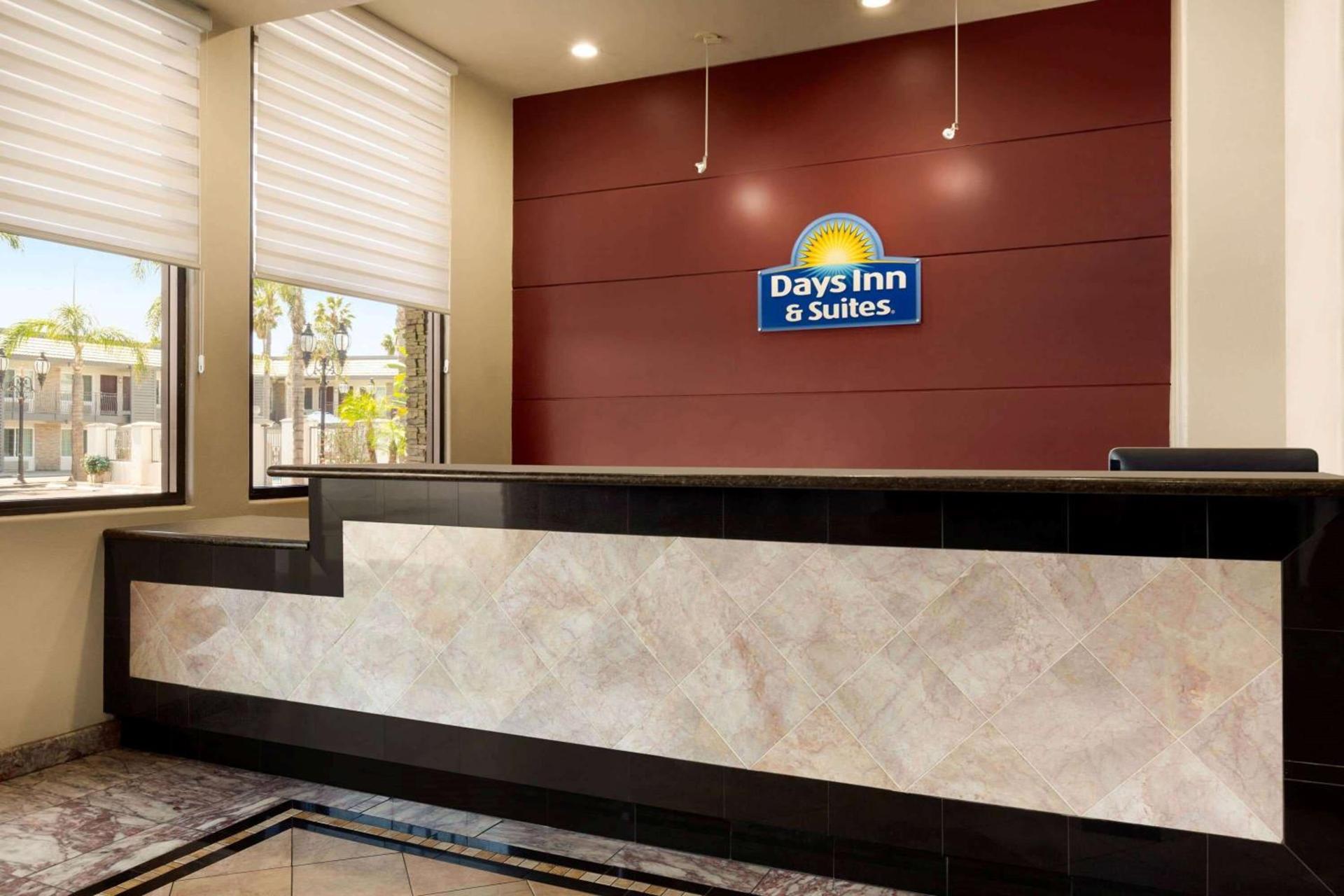 Days Inn & Suites by Wyndham Anaheim At Disneyland Park photo 3