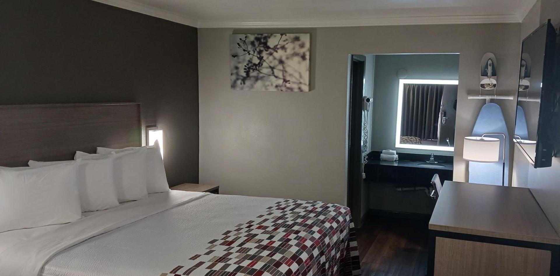 Red Roof Inn Fort Worth West photo 9