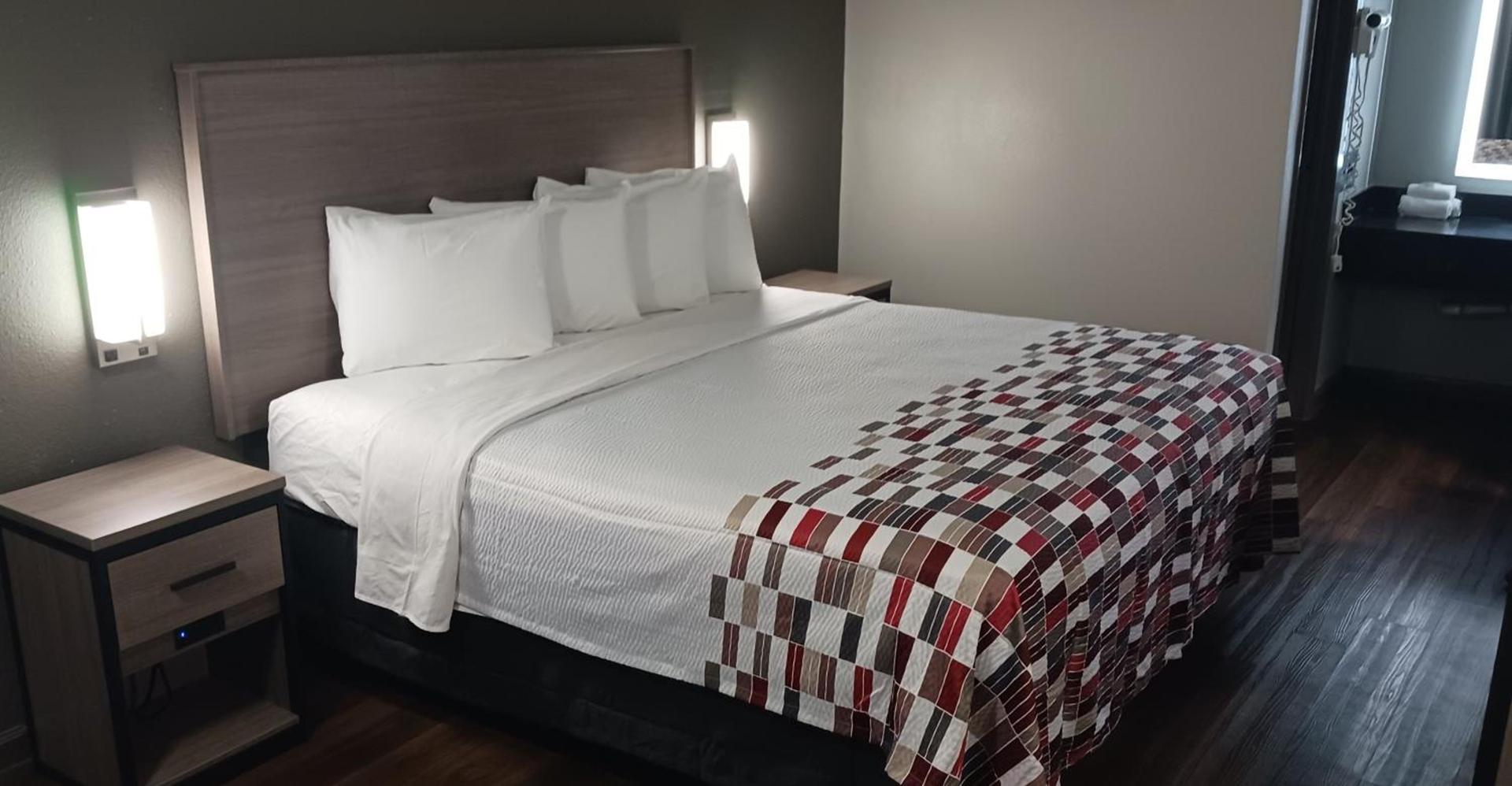 Red Roof Inn Fort Worth West photo 8