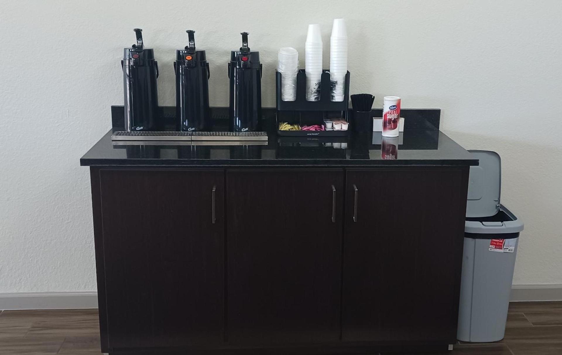 Red Roof Inn Fort Worth West photo 5