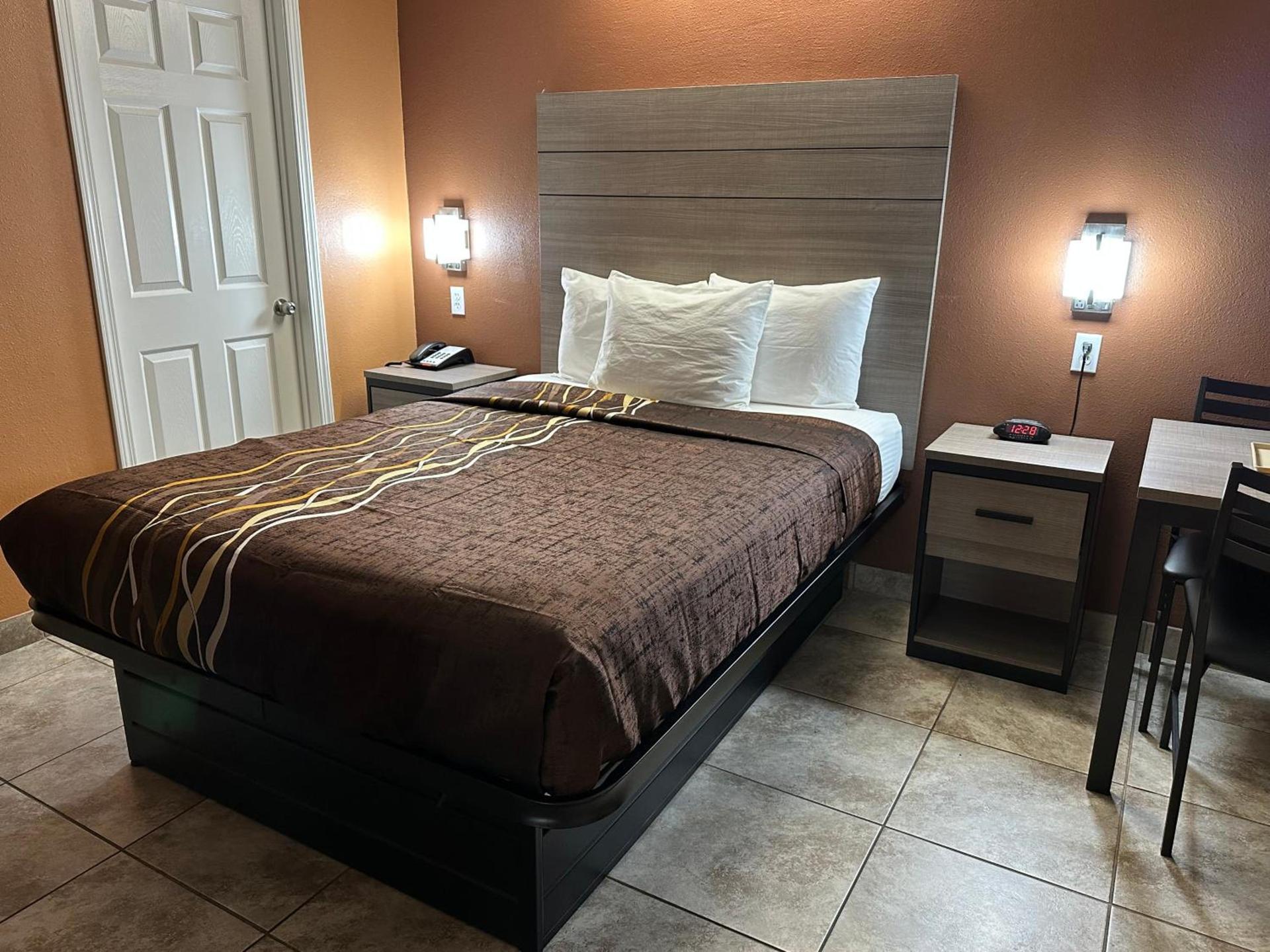 New Corral Motel photo 34