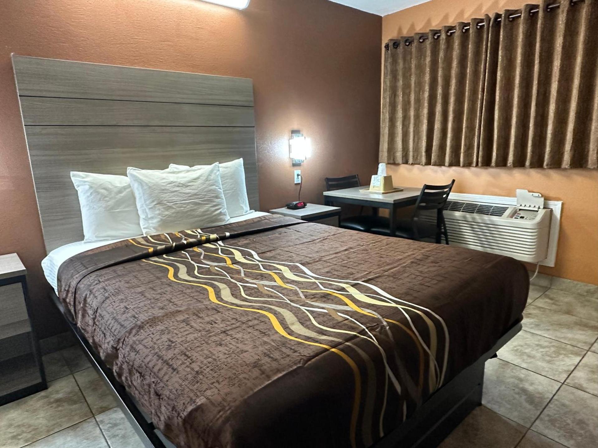New Corral Motel photo 27