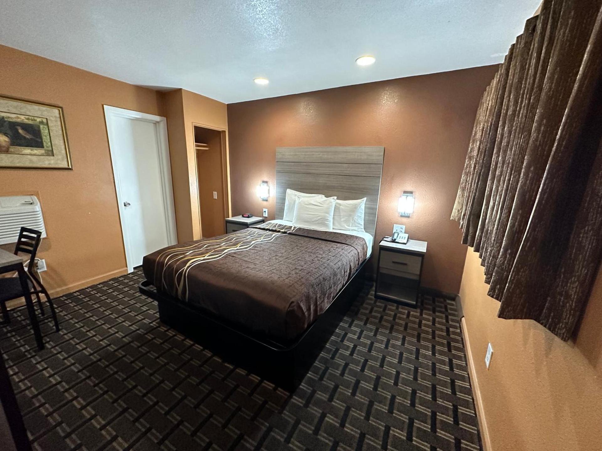 New Corral Motel photo 32