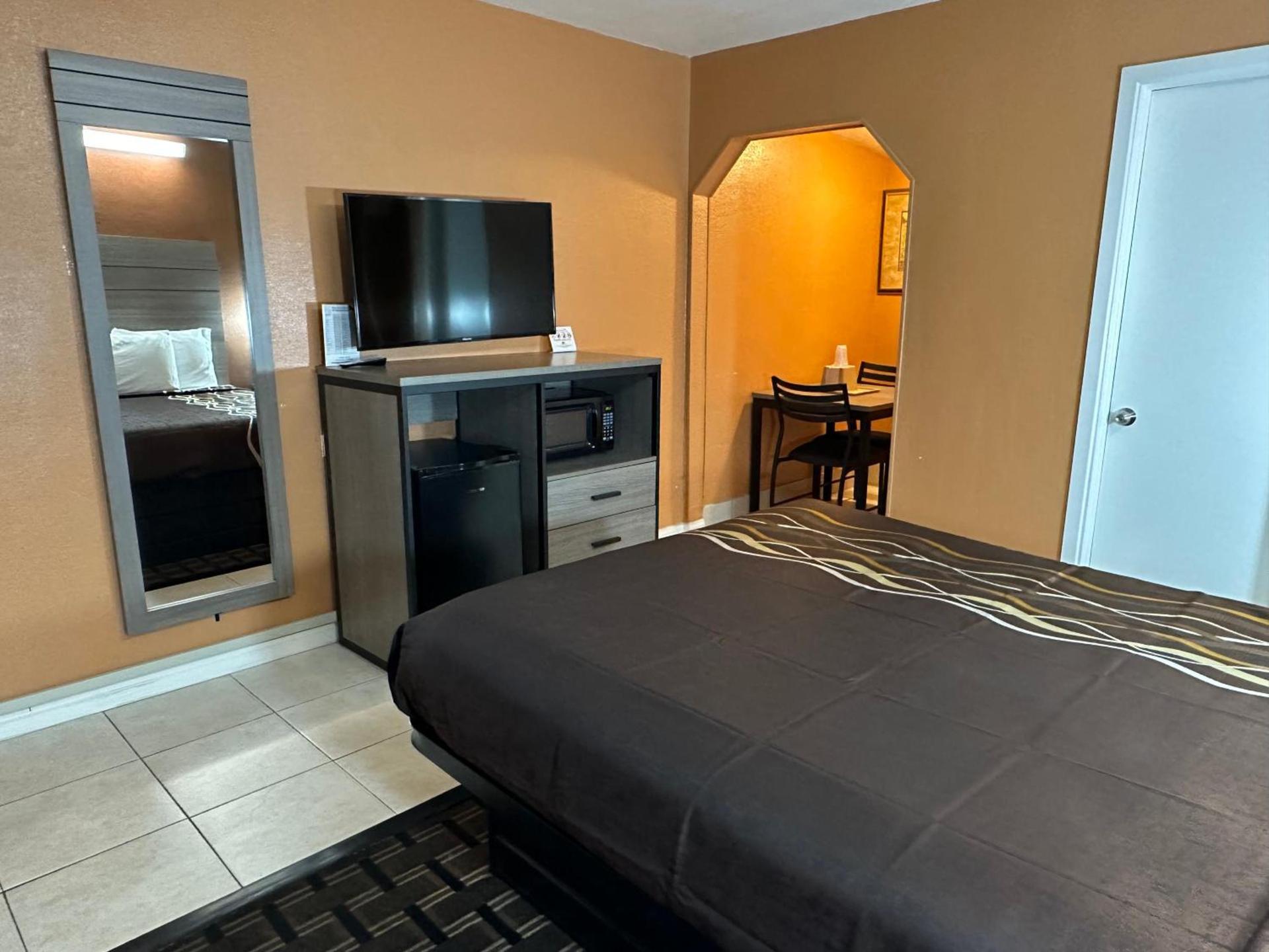 New Corral Motel photo 15