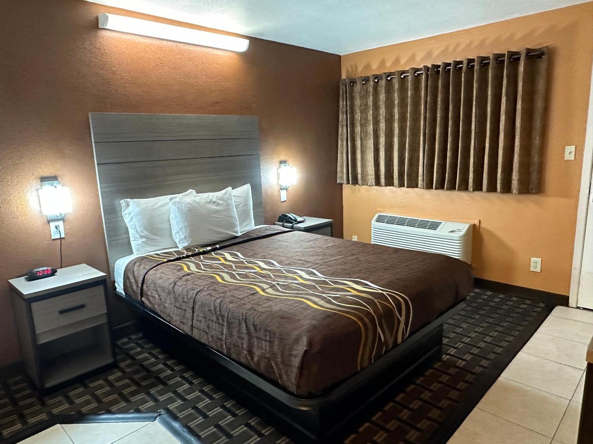 New Corral Motel photo 36