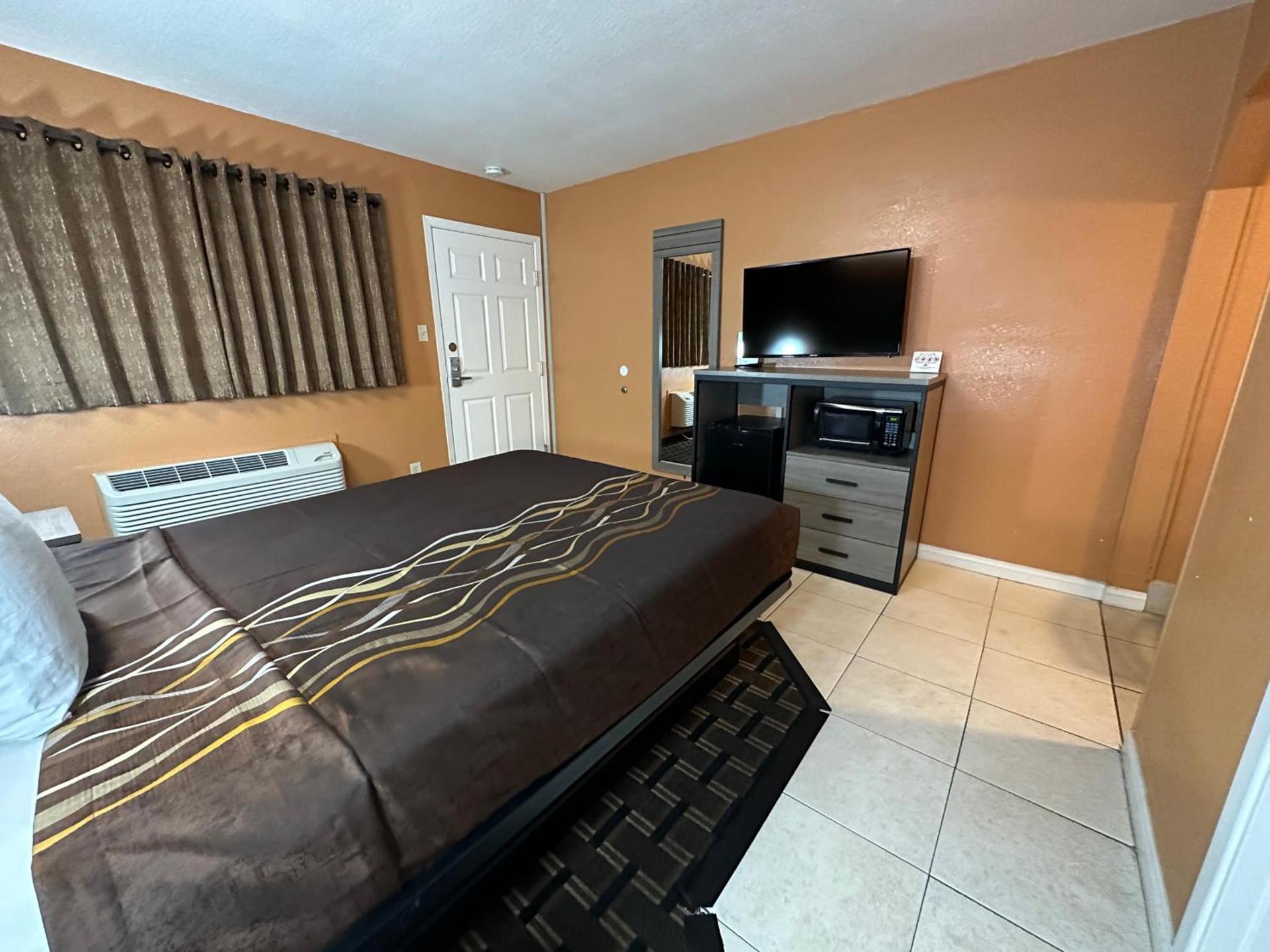 New Corral Motel photo 41