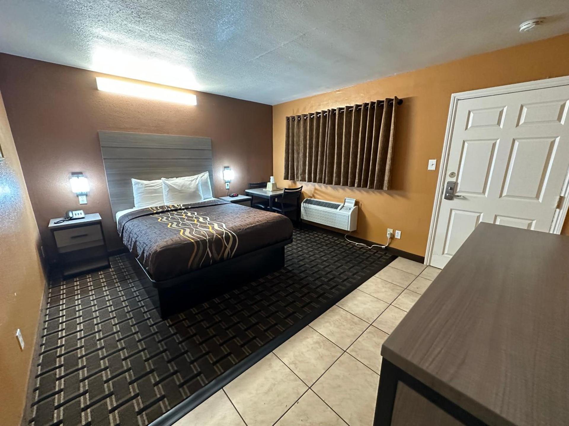 New Corral Motel photo 17