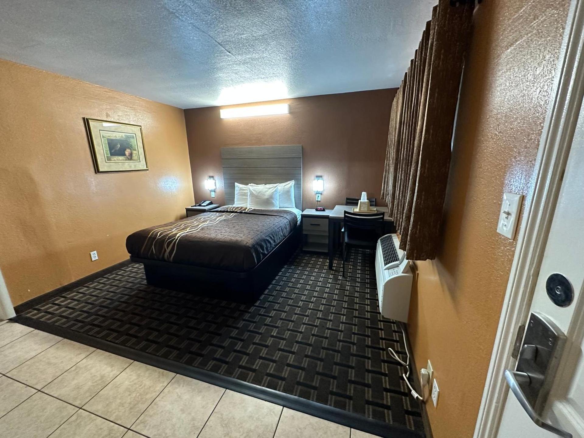 New Corral Motel photo 13