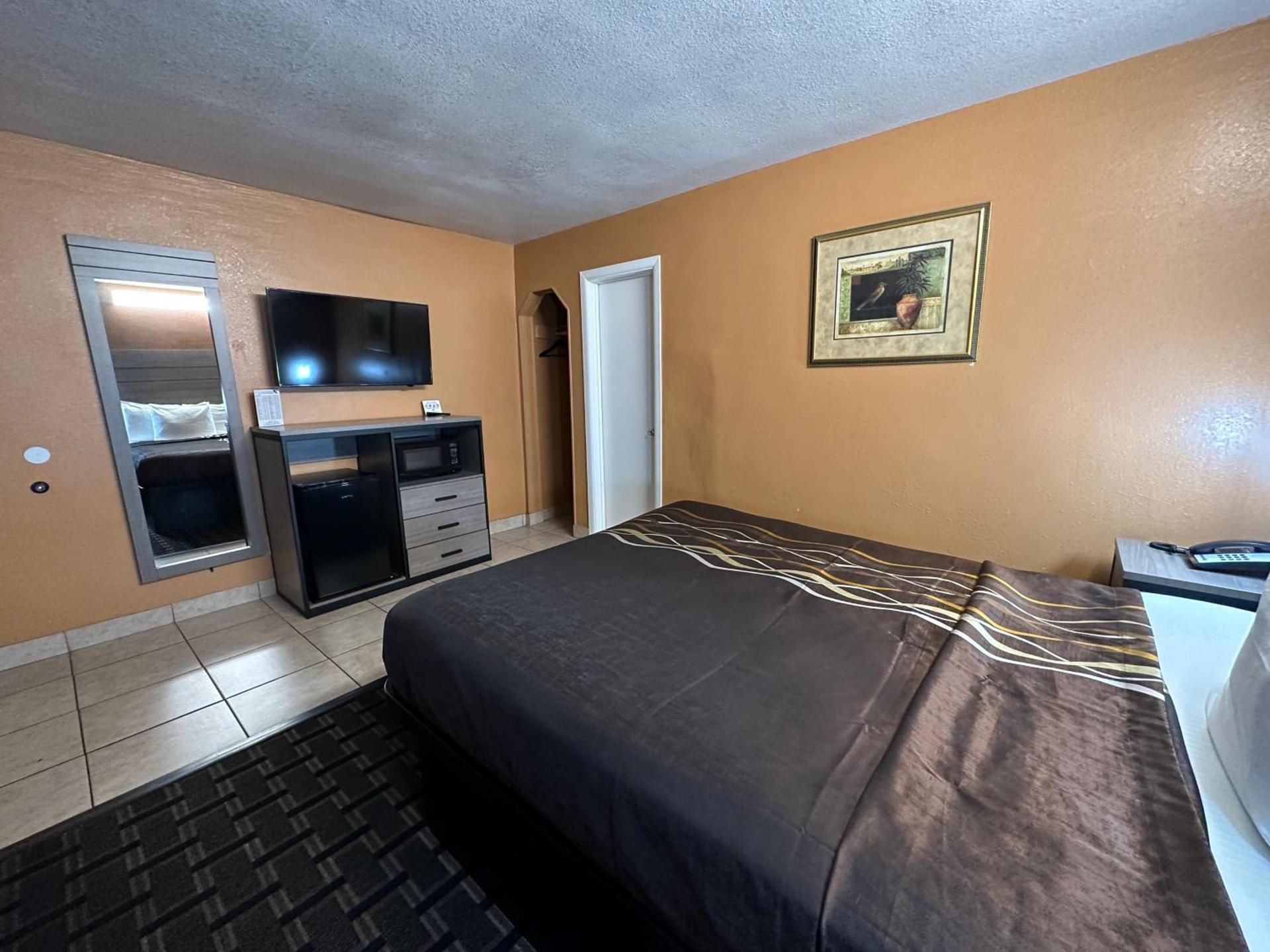New Corral Motel photo 38