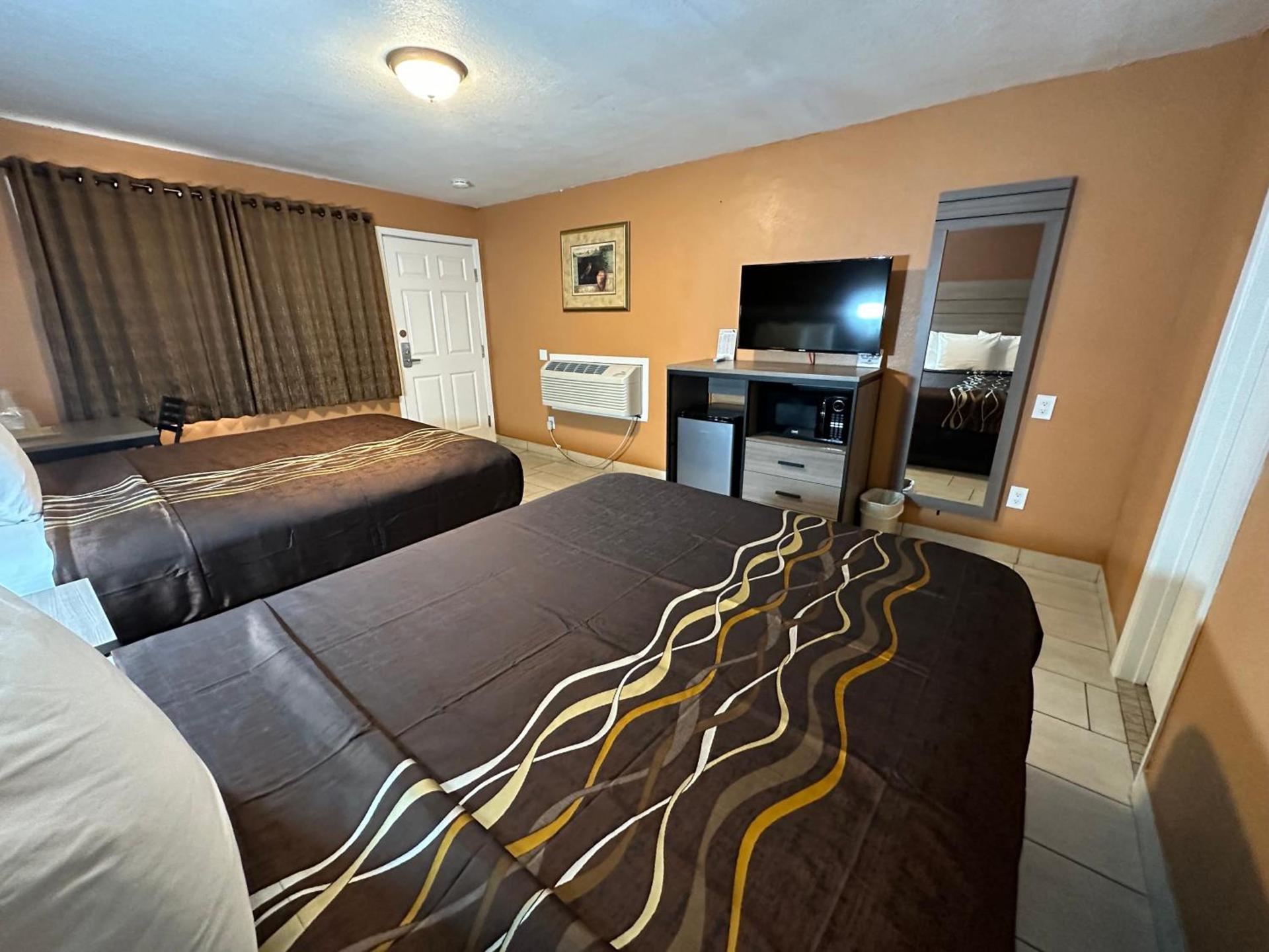 New Corral Motel photo 33