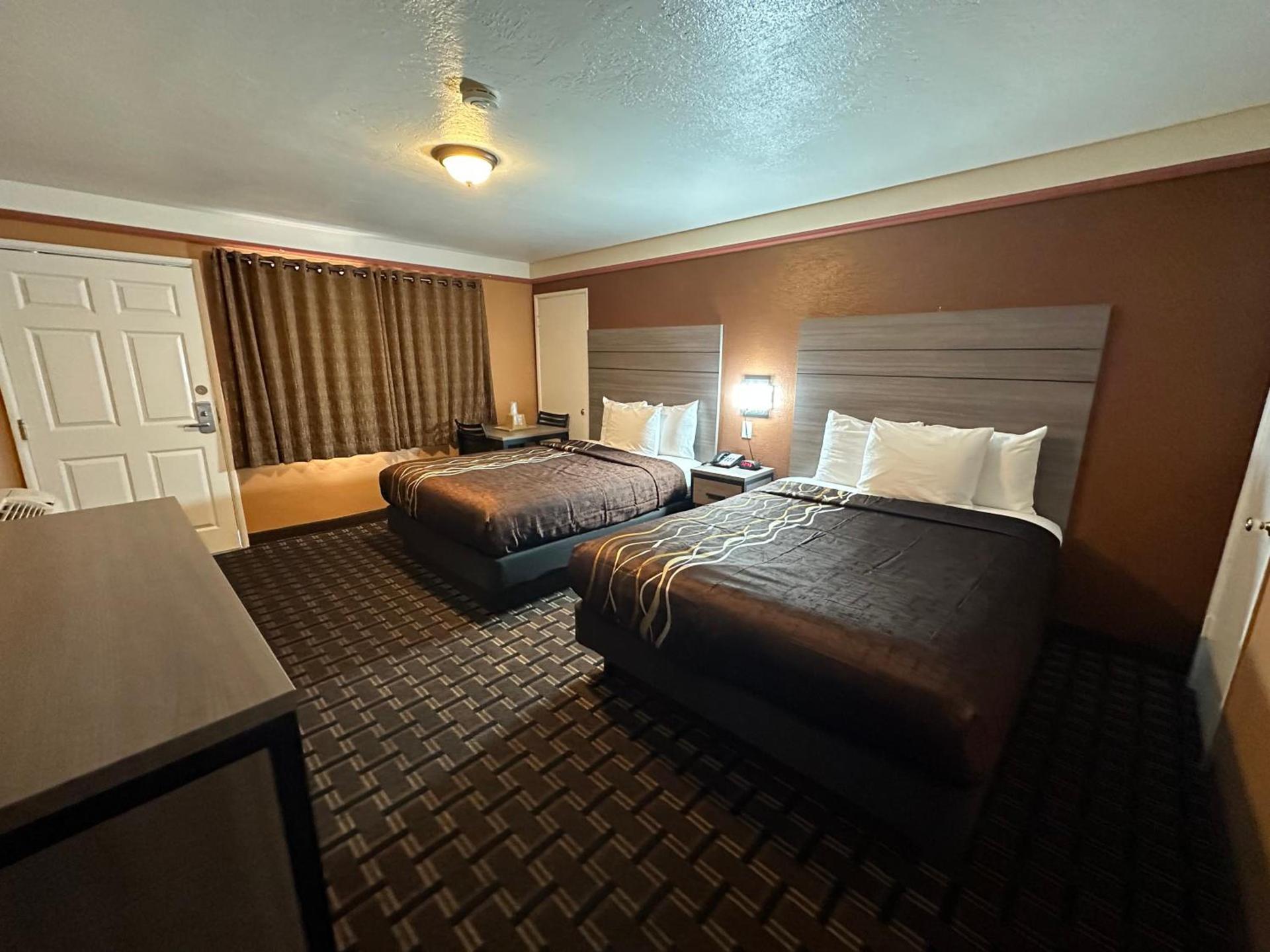 New Corral Motel photo 39