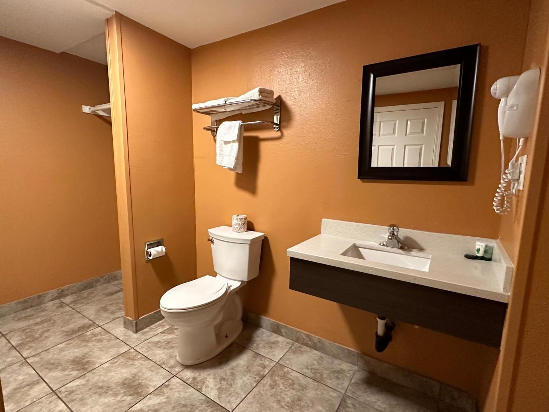 New Corral Motel photo 10