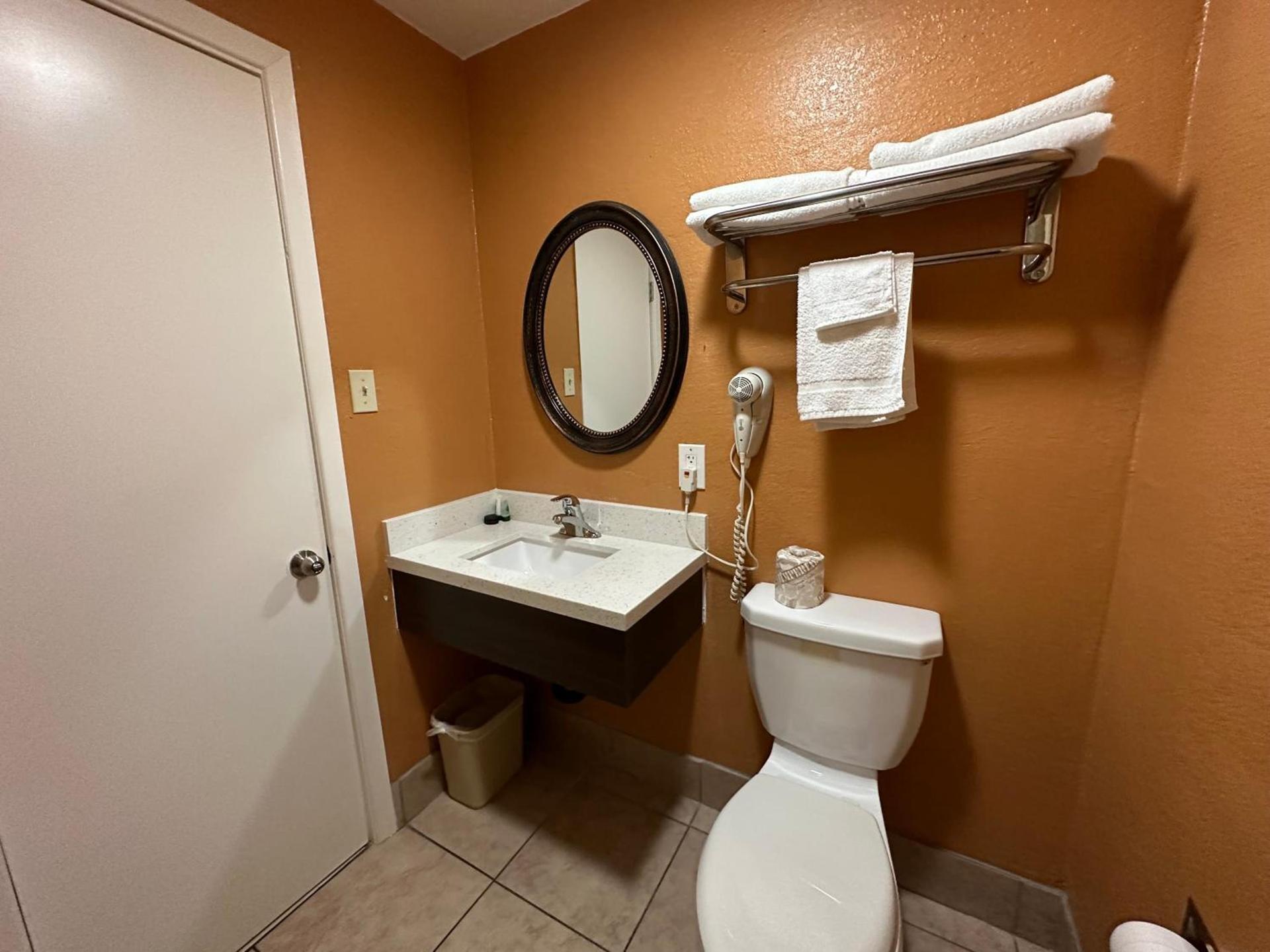 New Corral Motel photo 40