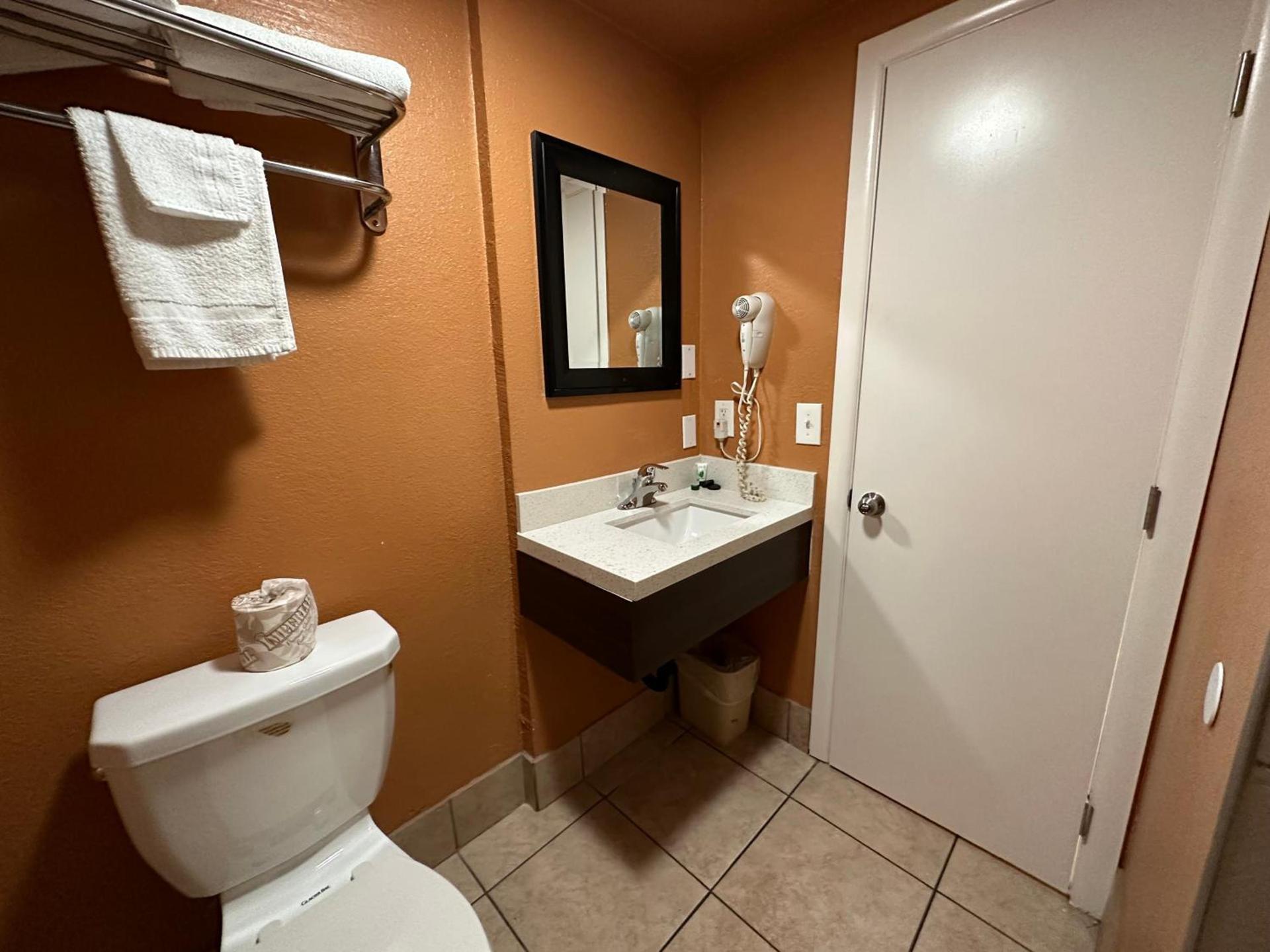 New Corral Motel photo 30