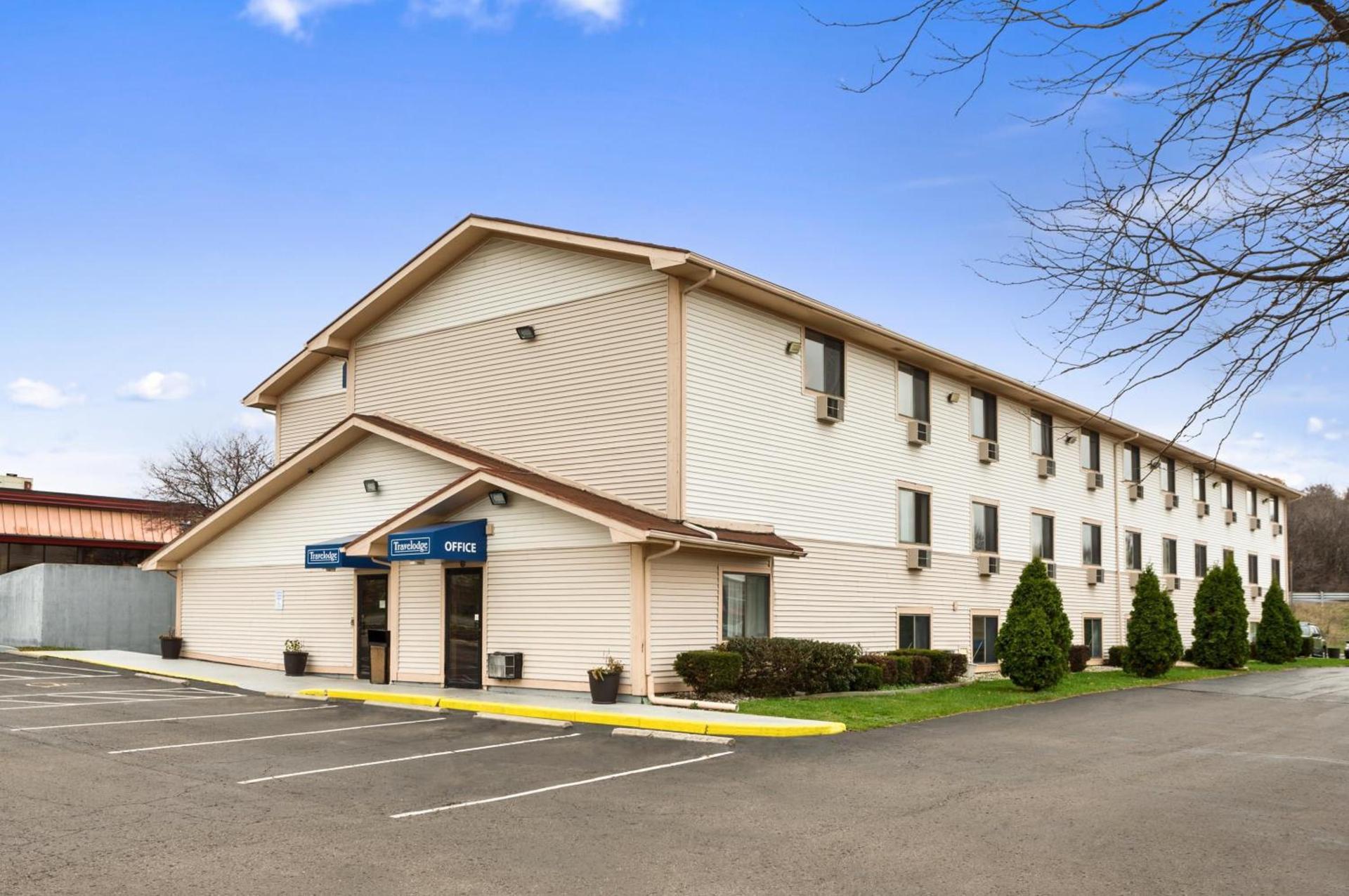 Travelodge by Wyndham Battle Creek photo 2