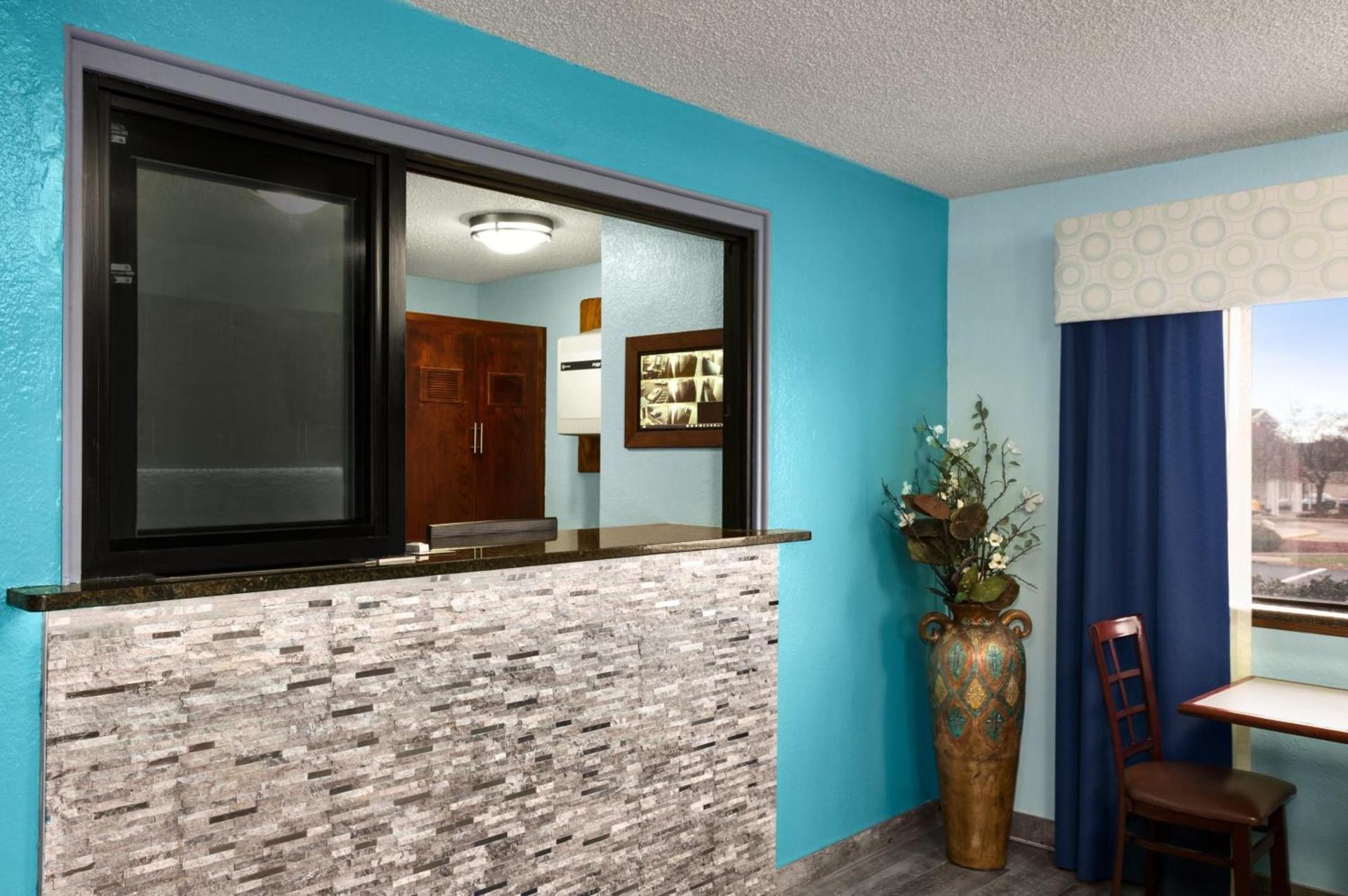 Travelodge by Wyndham Battle Creek photo 3