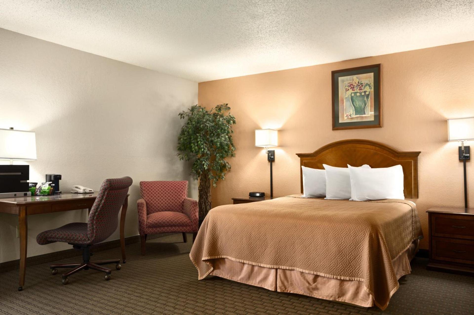 Travelodge by Wyndham Battle Creek photo 6