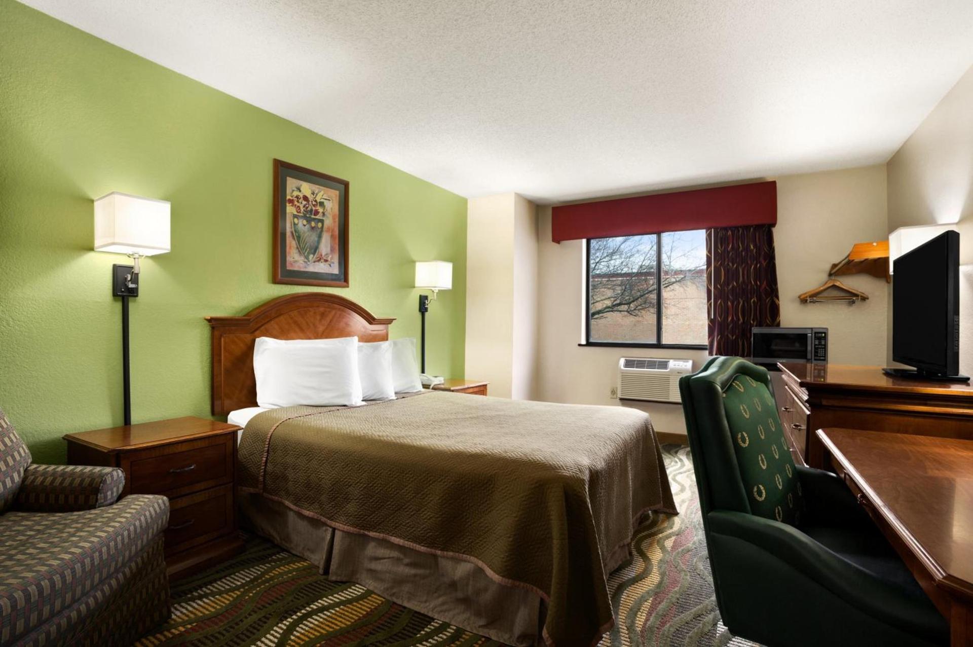 Travelodge by Wyndham Battle Creek photo 7