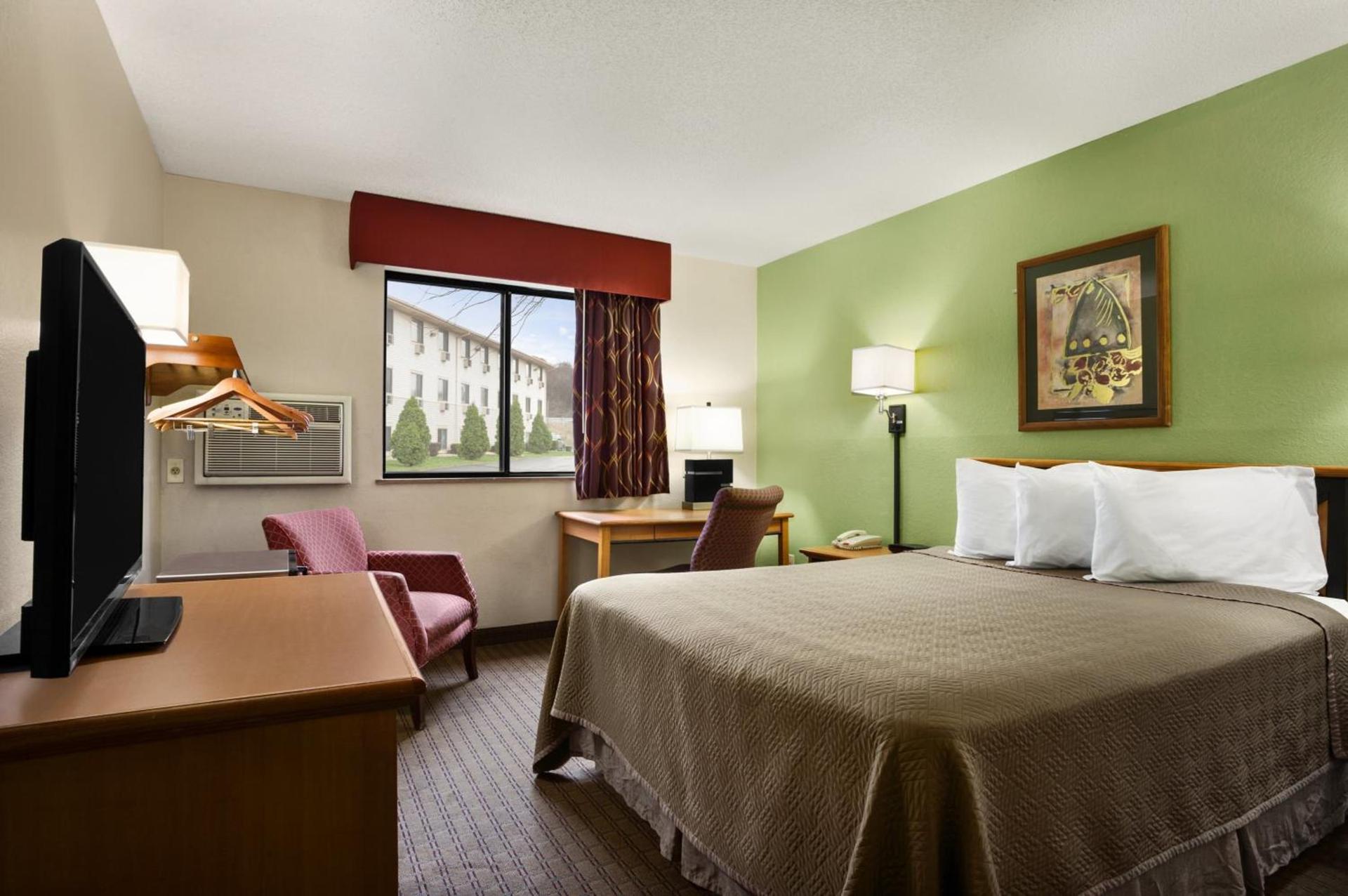 Travelodge by Wyndham Battle Creek photo 10
