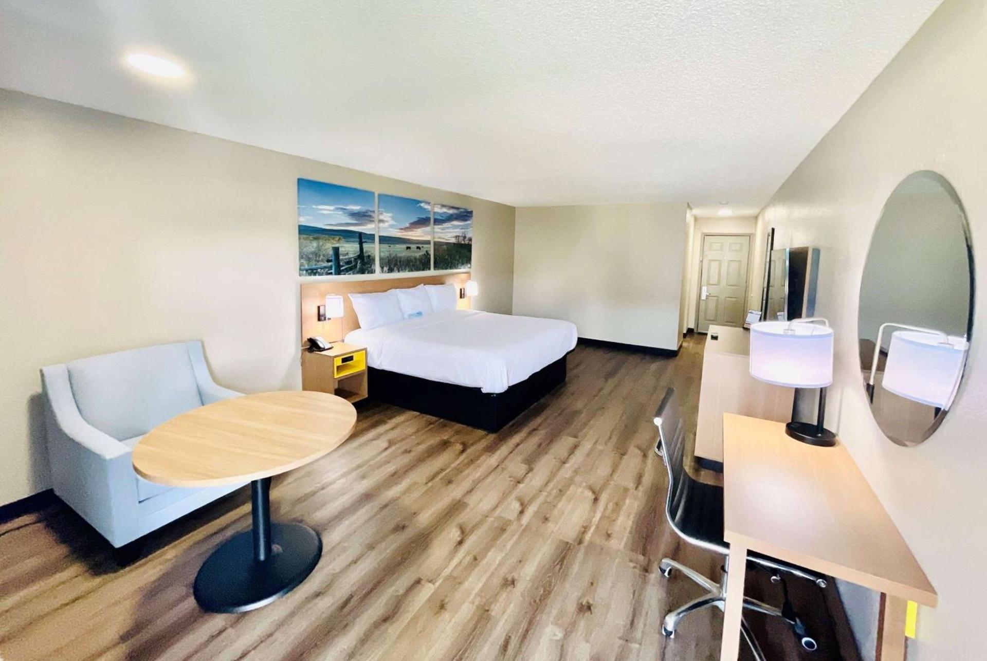 Days Inn by Wyndham Burleson Ft. Worth photo 13