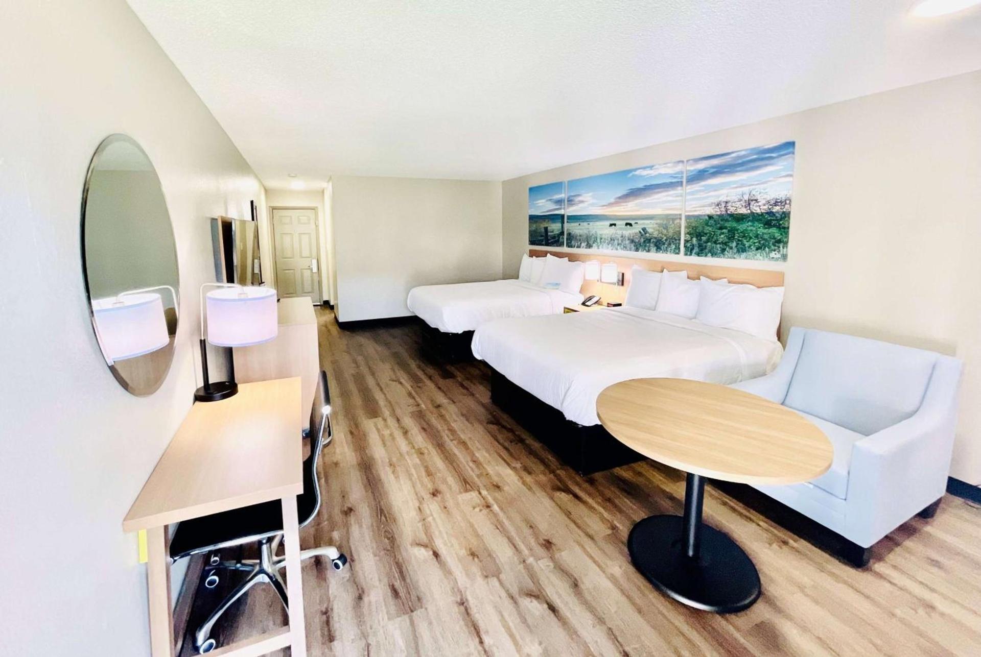 Days Inn by Wyndham Burleson Ft. Worth photo 11