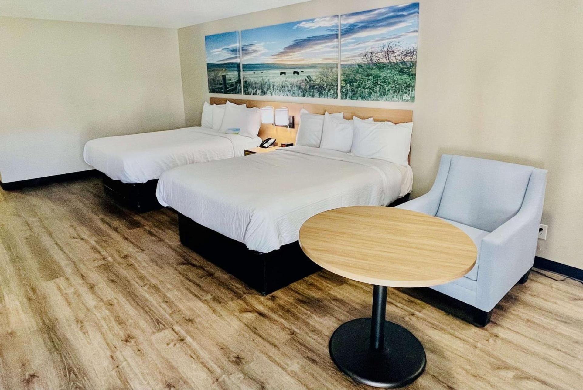 Days Inn by Wyndham Burleson Ft. Worth photo 3