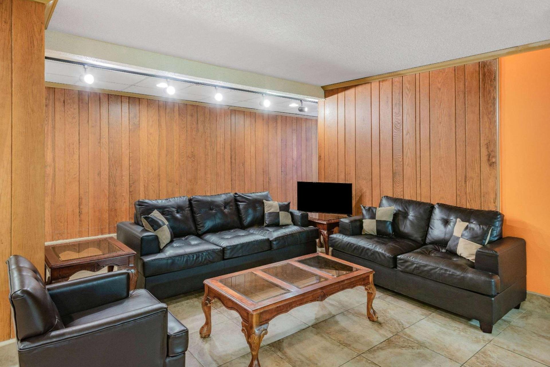Howard Johnson by Wyndham Staunton photo 8