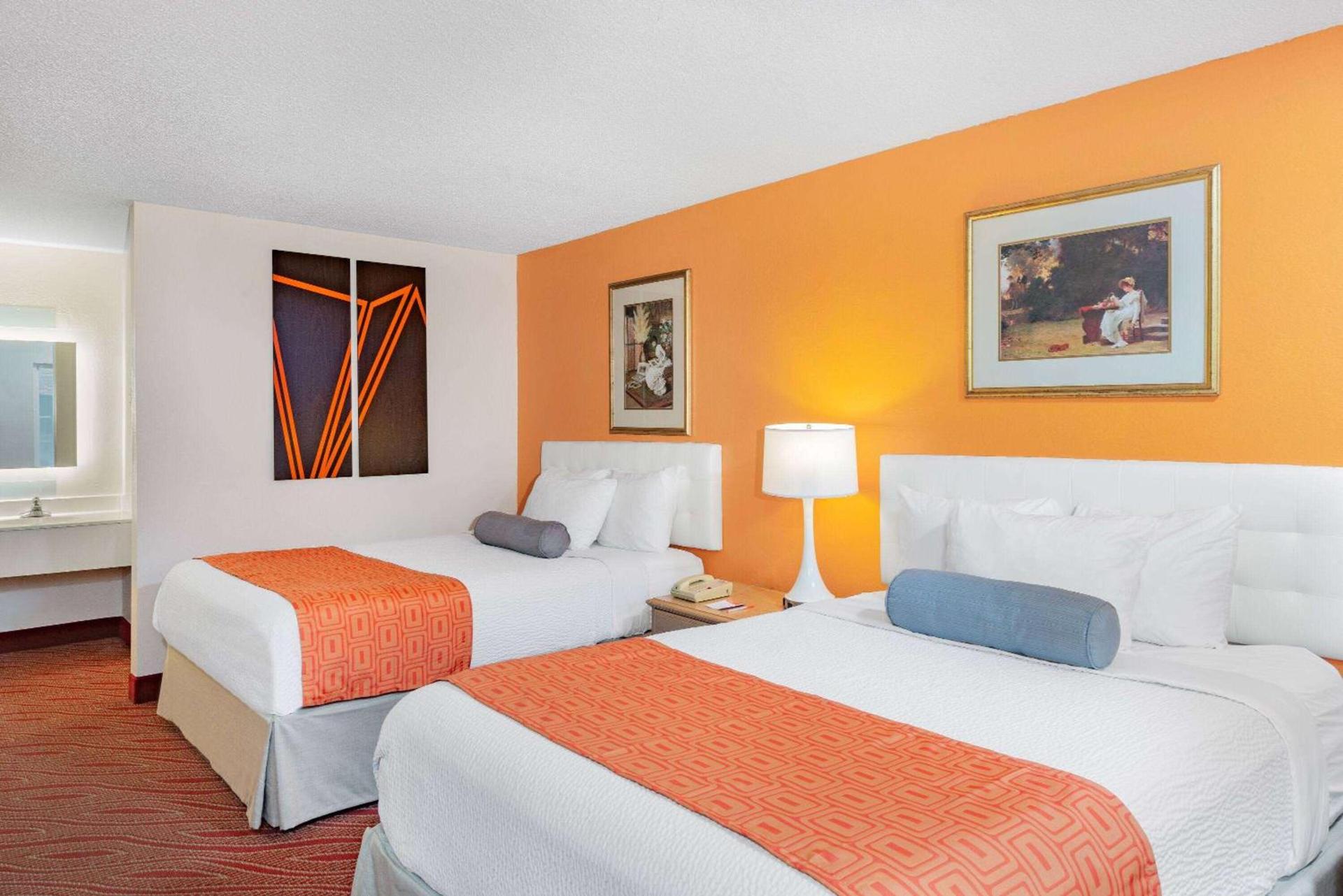 Howard Johnson by Wyndham Staunton photo 24