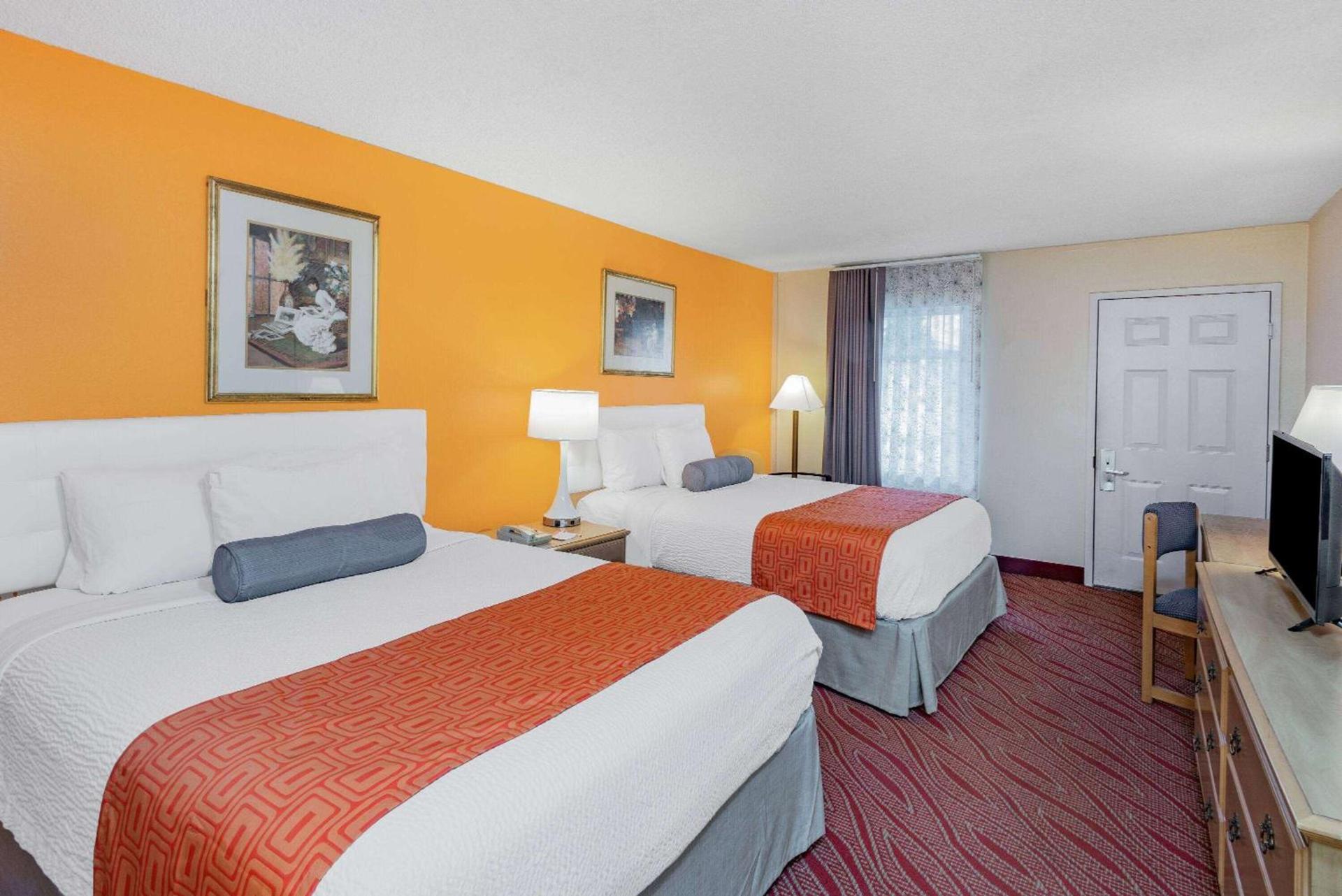 Howard Johnson by Wyndham Staunton photo 26